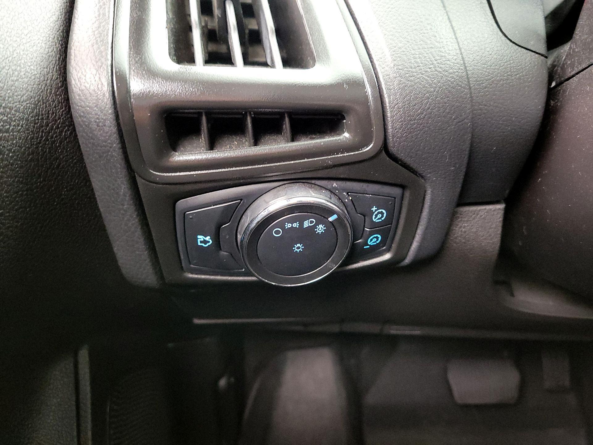 Thumbnail: 2013 Ford Focus - 13