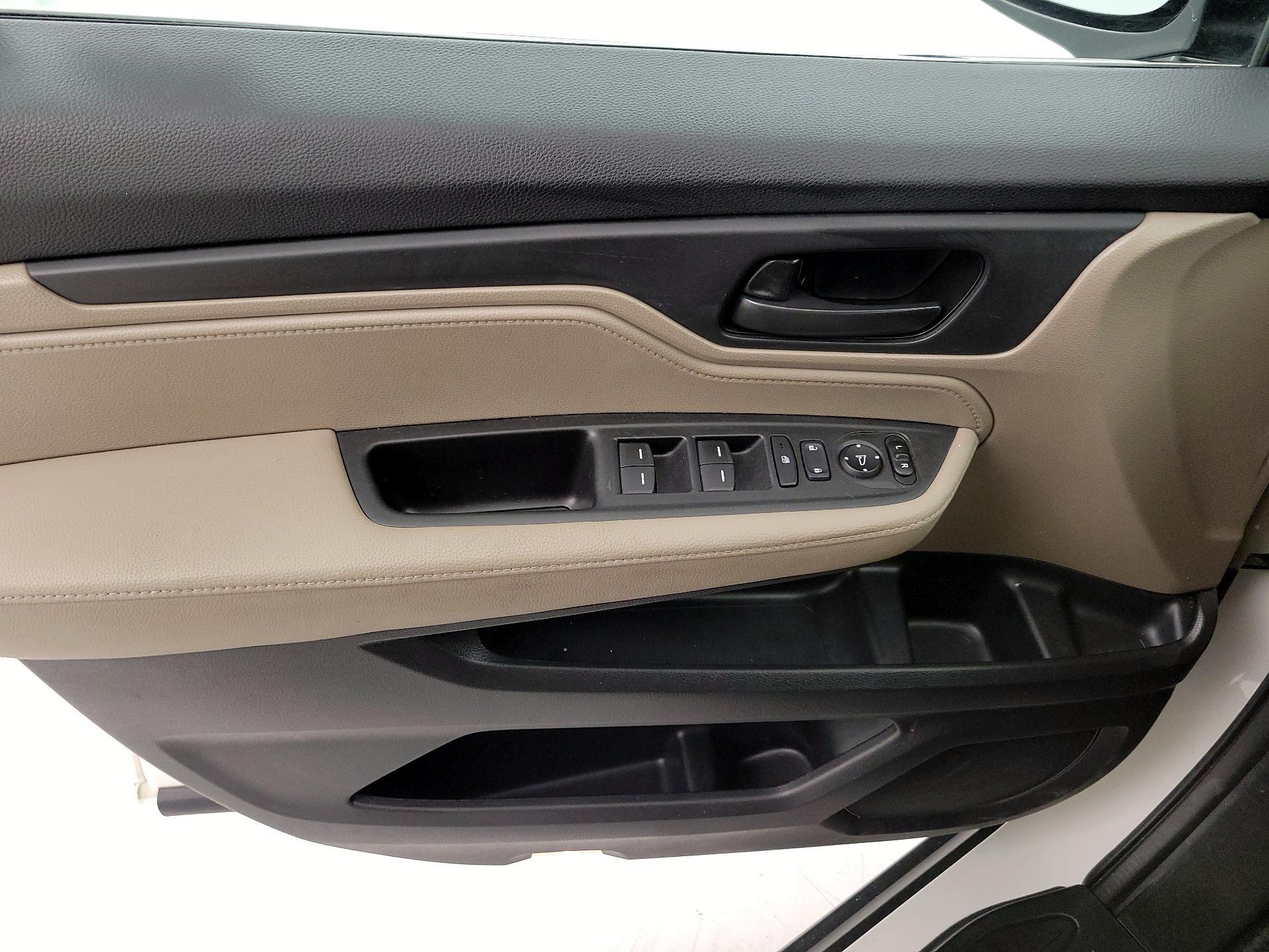 Thumbnail: 2019 Honda Odyssey - 12