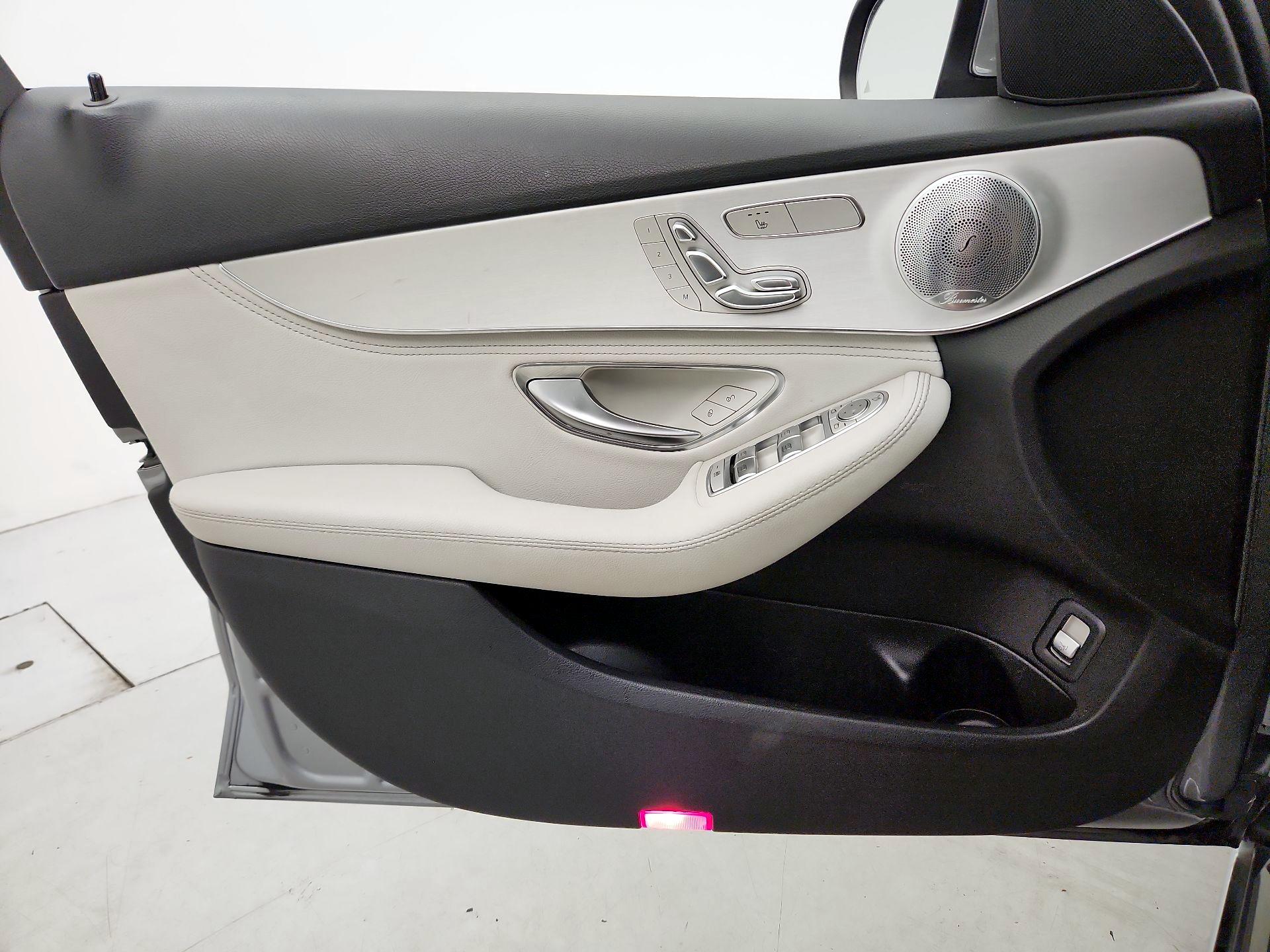 Thumbnail: 2016 Mercedes-Benz C-Class - 12