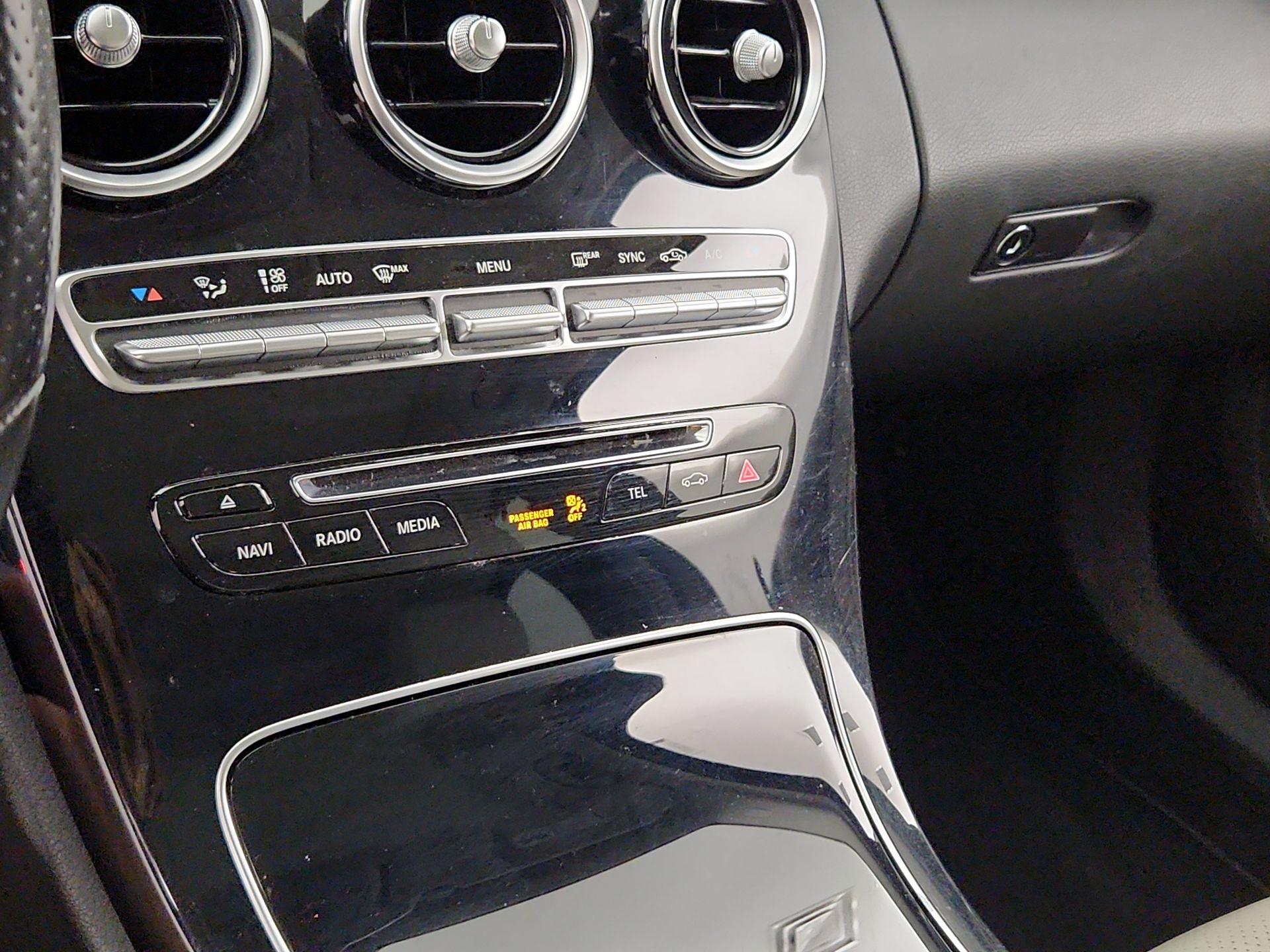 Thumbnail: 2016 Mercedes-Benz C-Class - 16