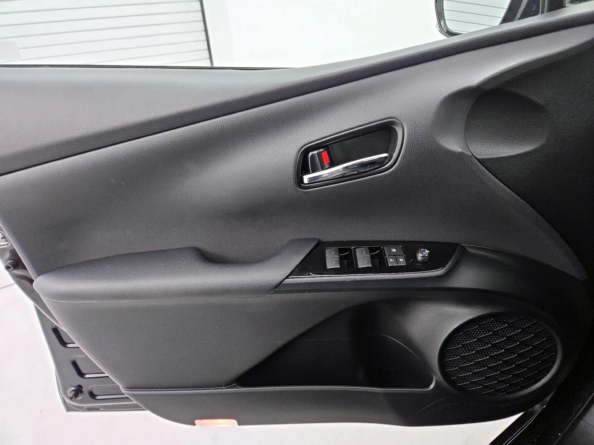 Thumbnail: 2019 Toyota Prius - 12