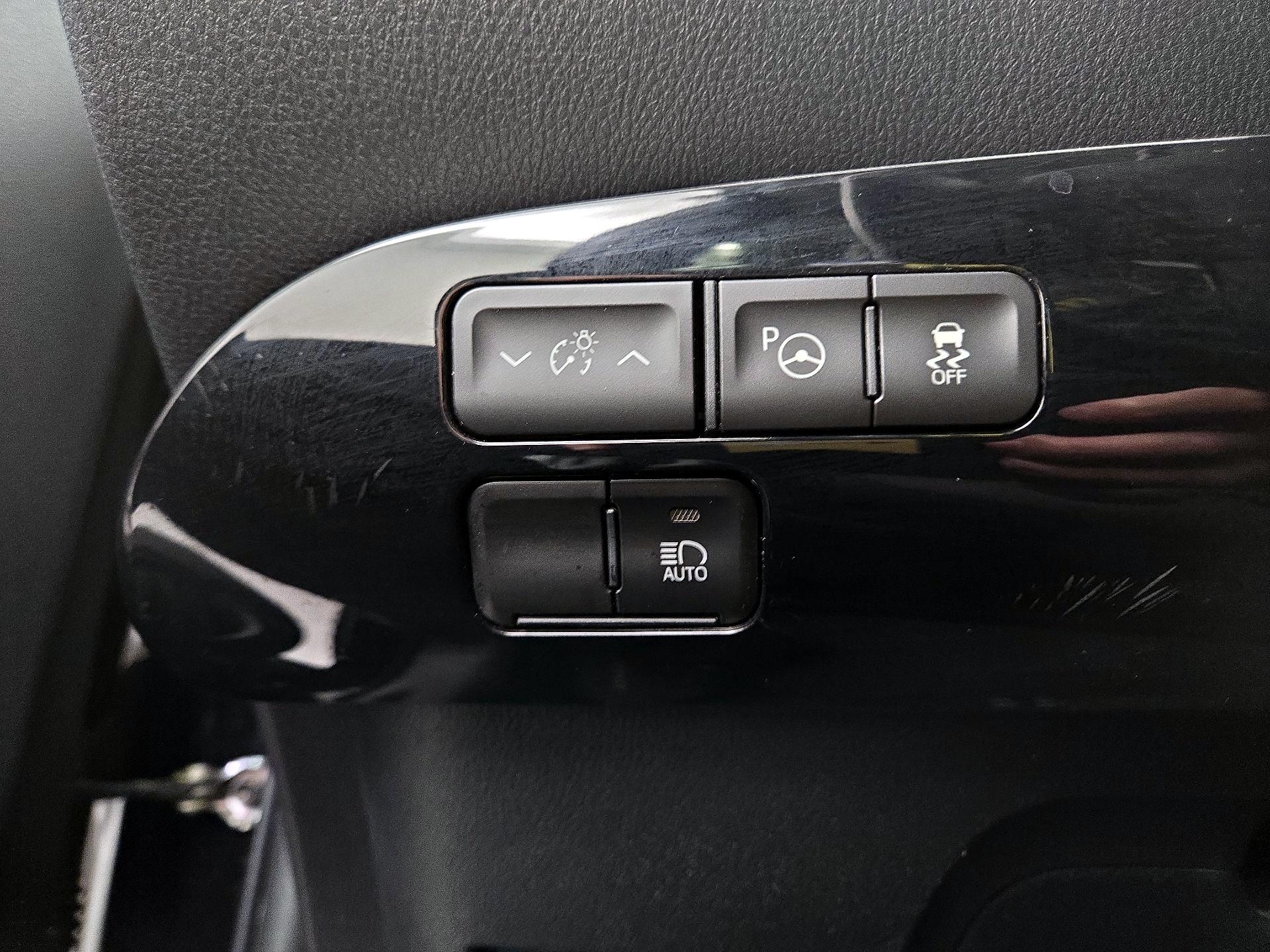 Thumbnail: 2019 Toyota Prius - 13