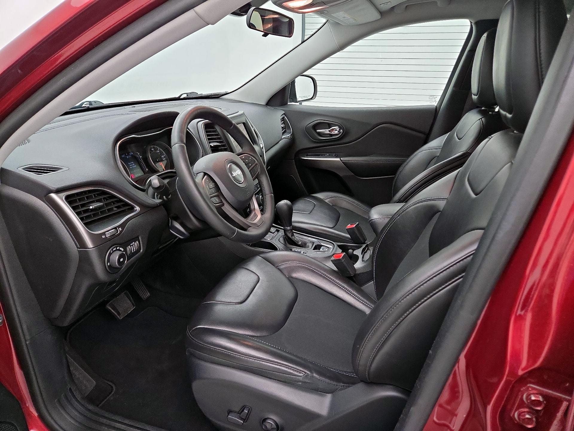 Thumbnail: 2019 Jeep Cherokee - 11