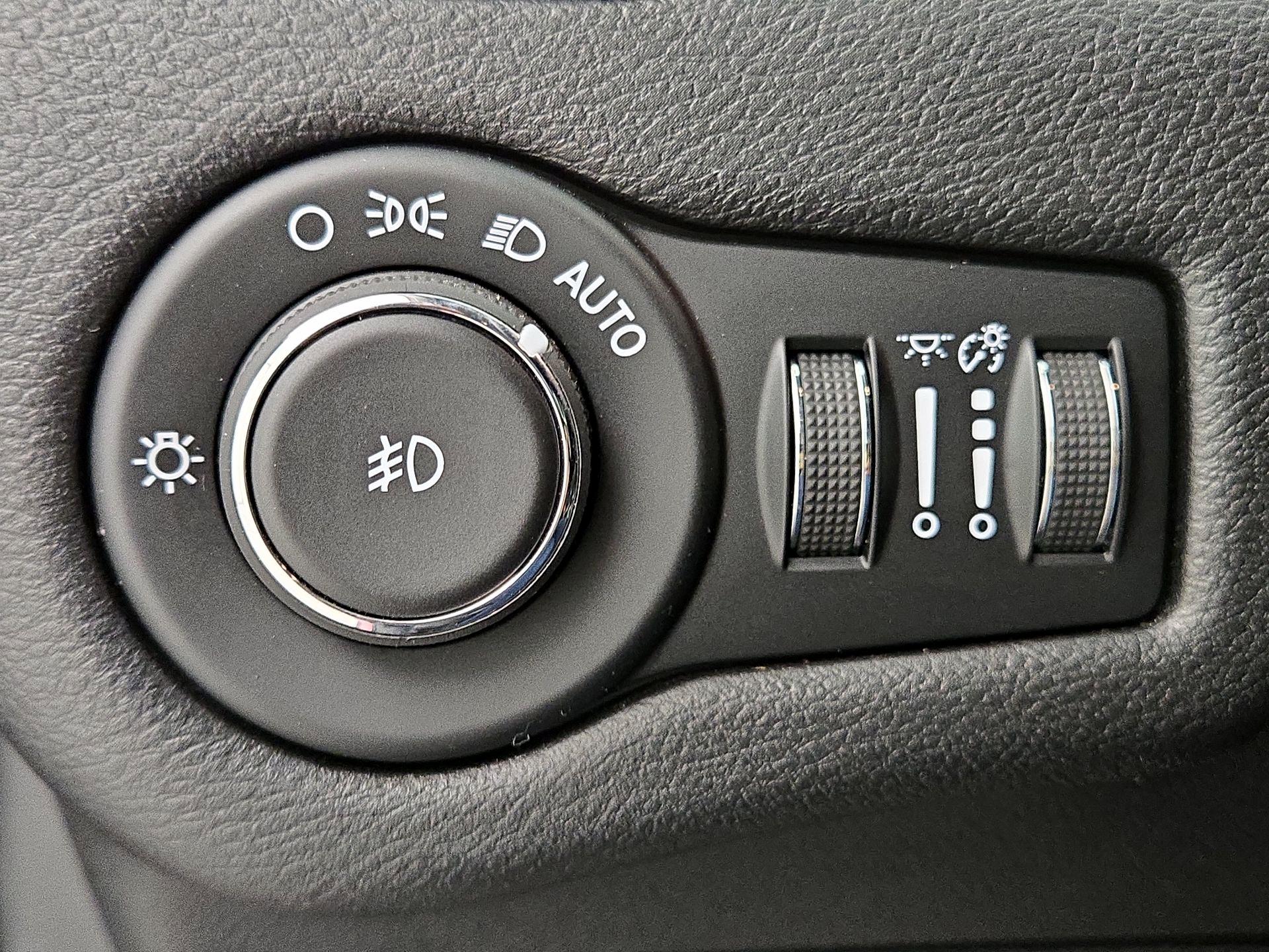 Thumbnail: 2019 Jeep Cherokee - 13