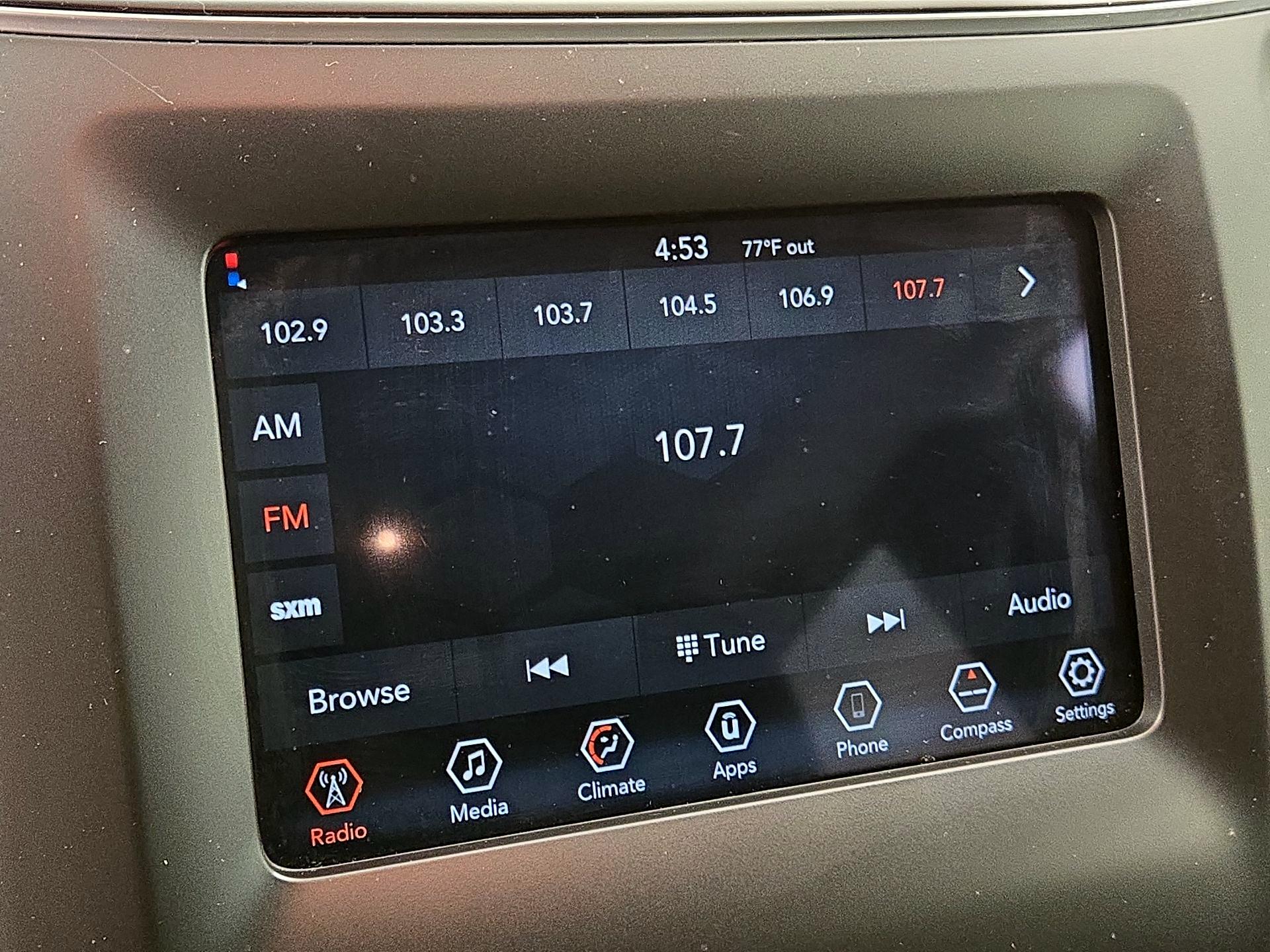 Thumbnail: 2019 Jeep Cherokee - 15
