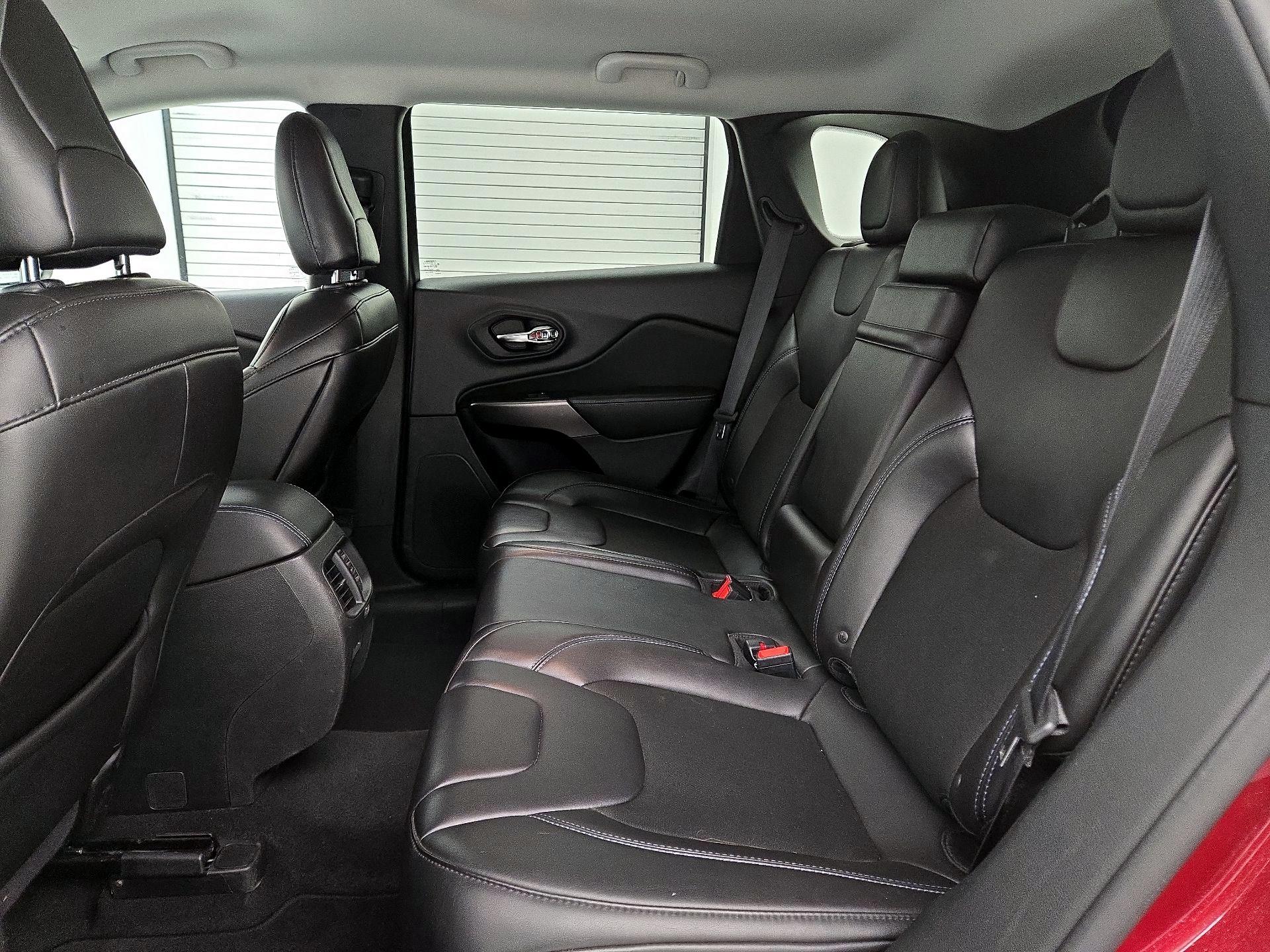 Thumbnail: 2019 Jeep Cherokee - 19
