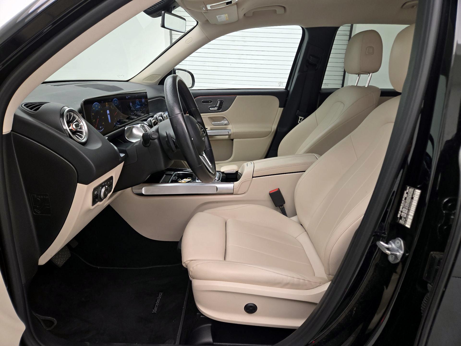 Thumbnail: 2020 Mercedes-Benz GLB - 11
