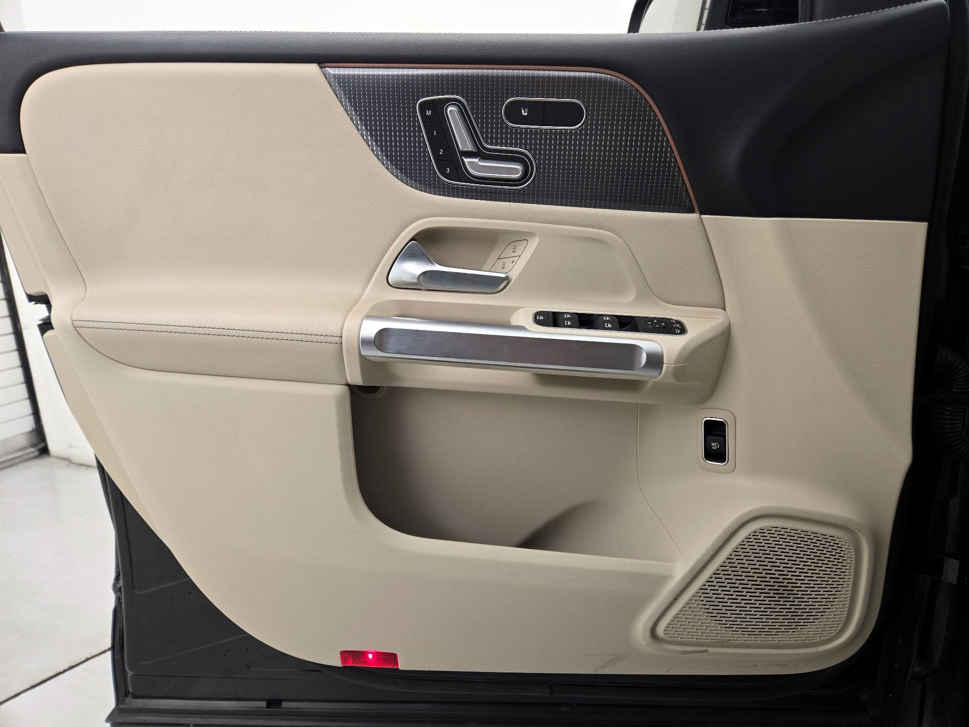Thumbnail: 2020 Mercedes-Benz GLB - 12