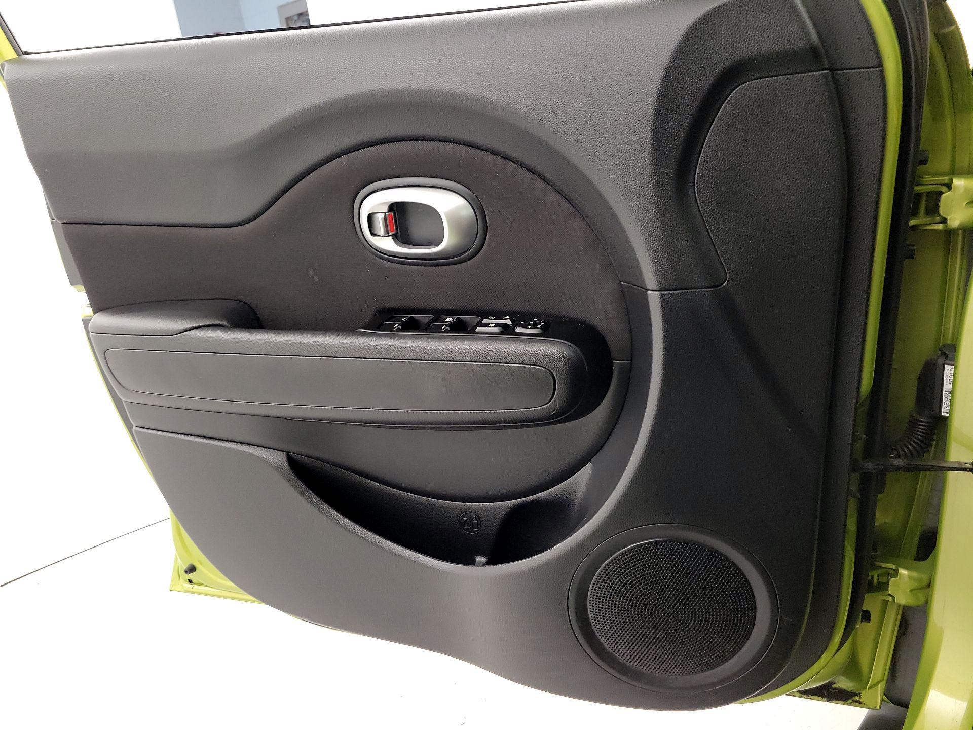Thumbnail: 2015 Kia Soul - 12