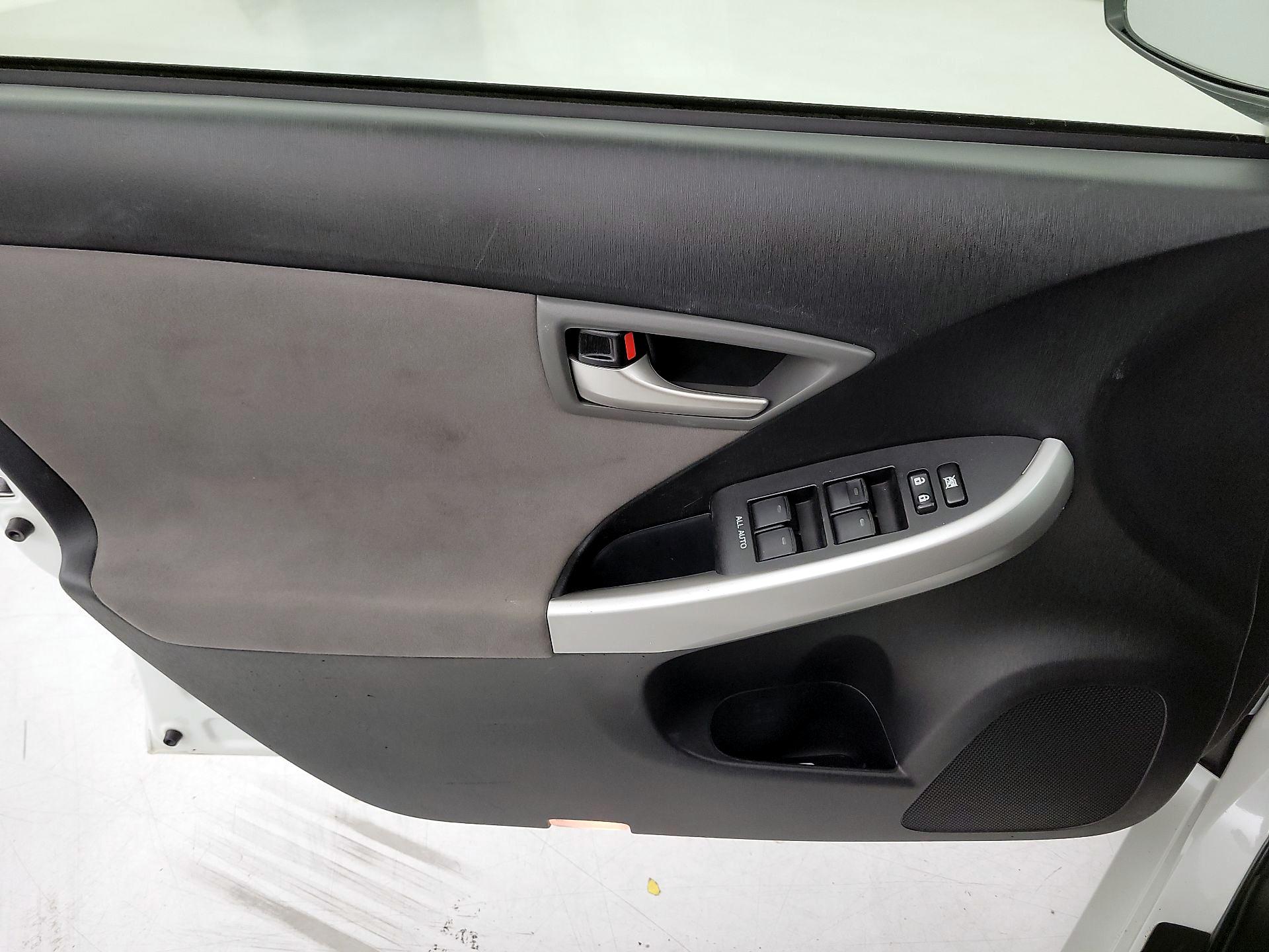 Thumbnail: 2015 Toyota Prius - 12