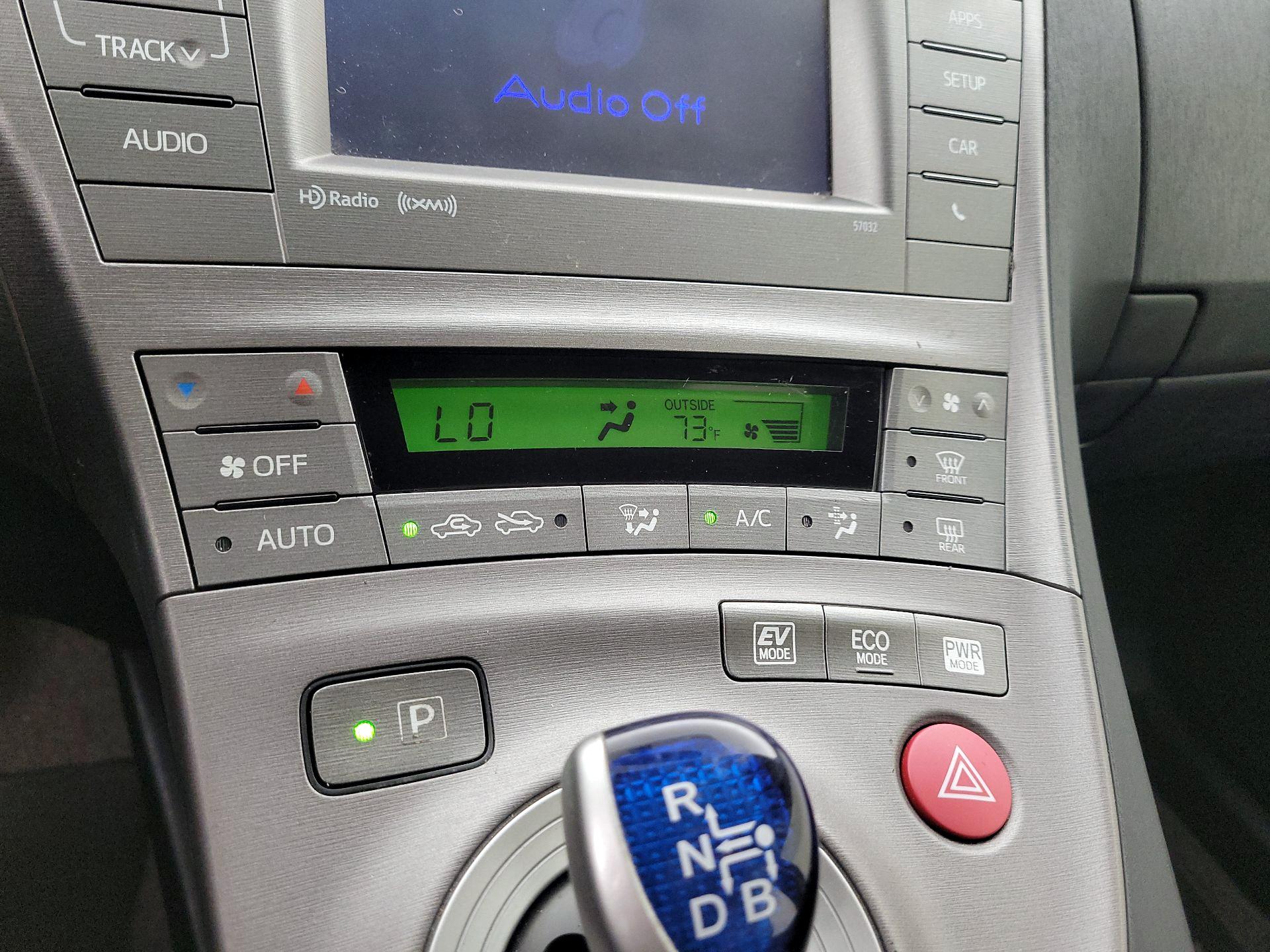 Thumbnail: 2015 Toyota Prius - 16