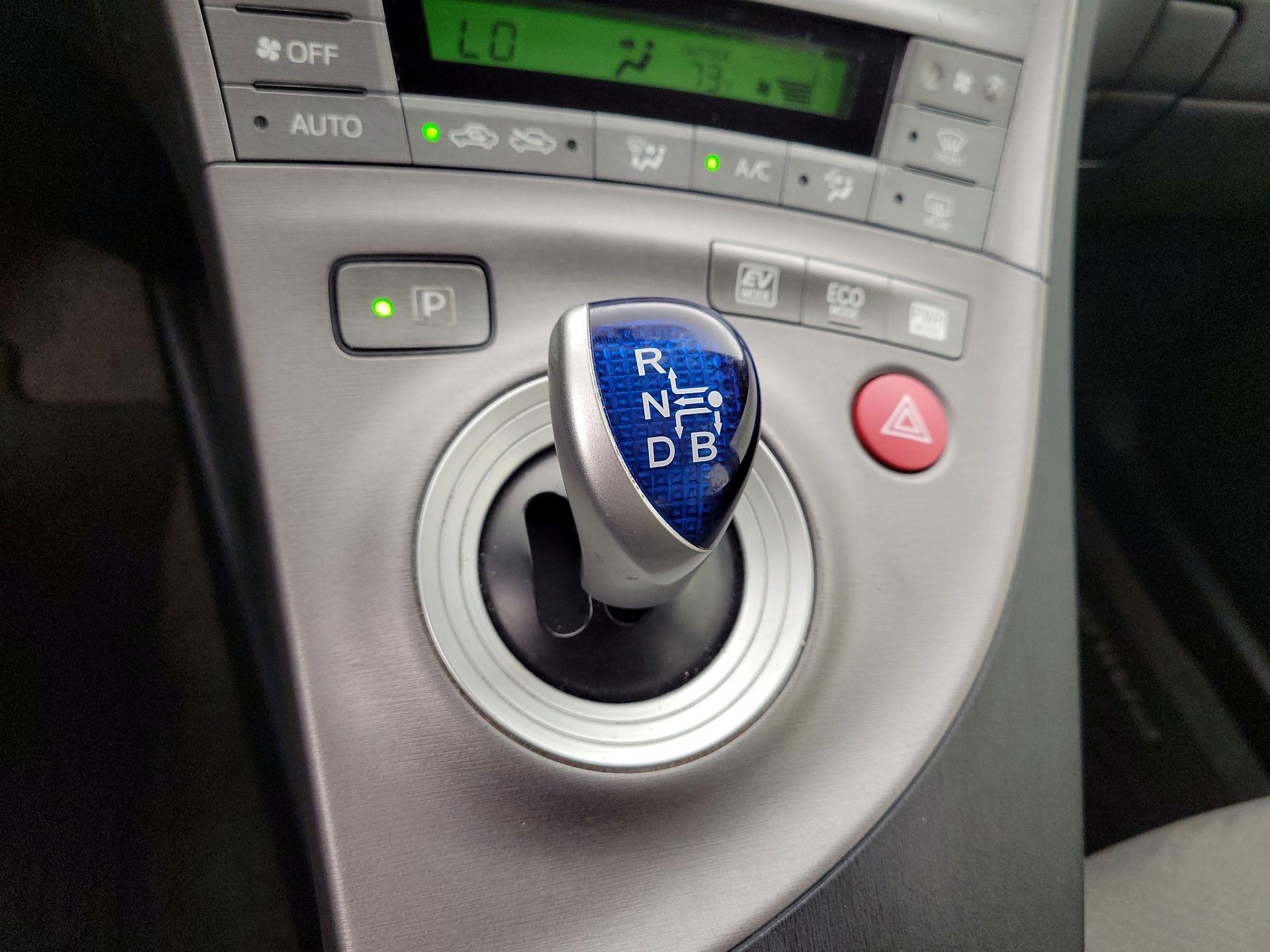 Thumbnail: 2015 Toyota Prius - 17