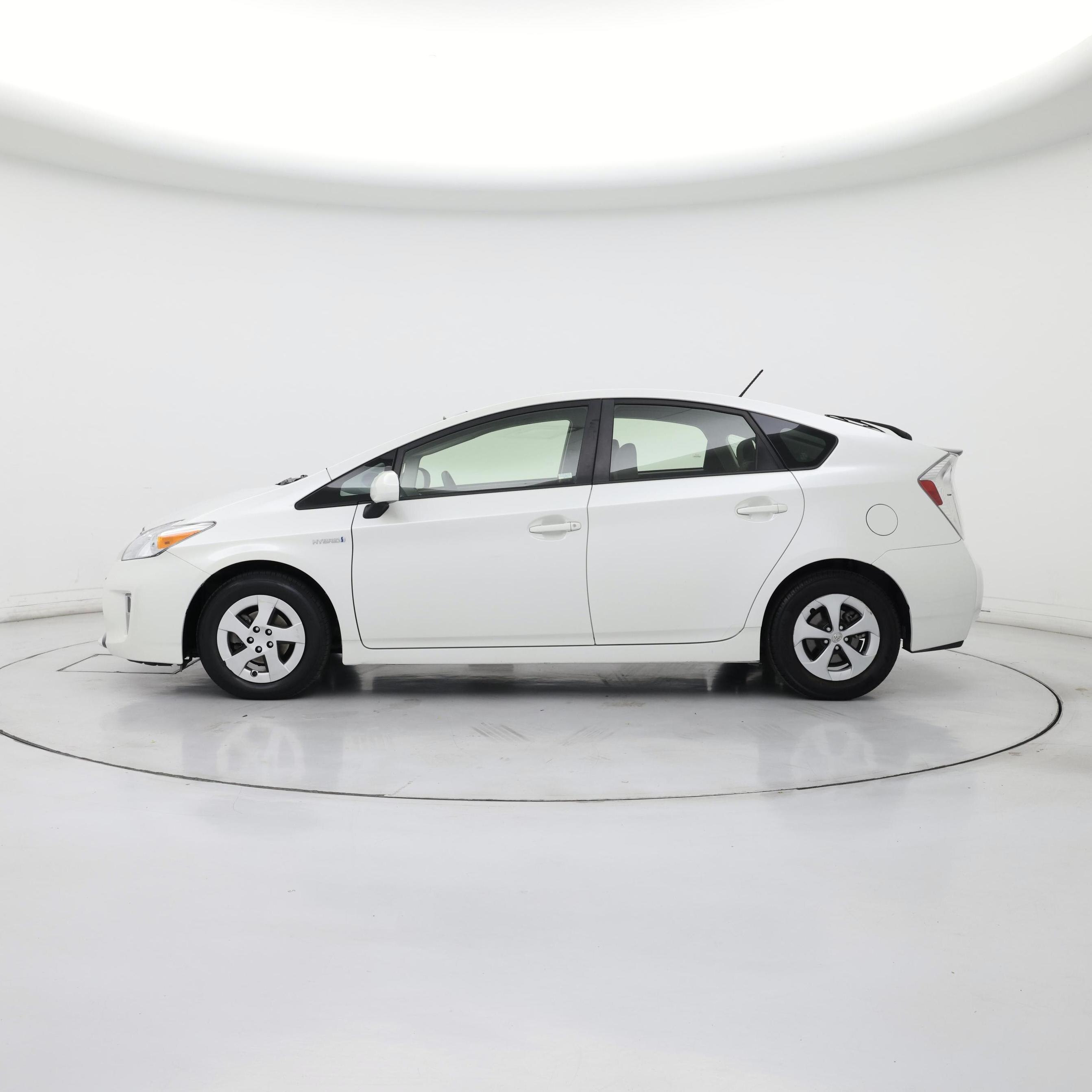 Thumbnail: 2015 Toyota Prius - 3