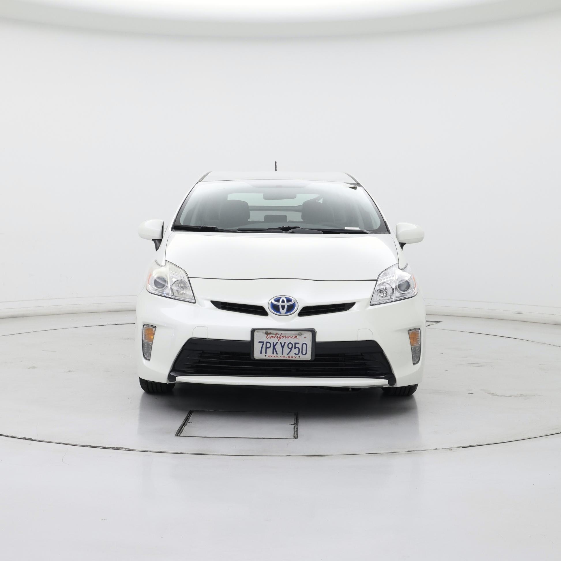 Thumbnail: 2015 Toyota Prius - 5