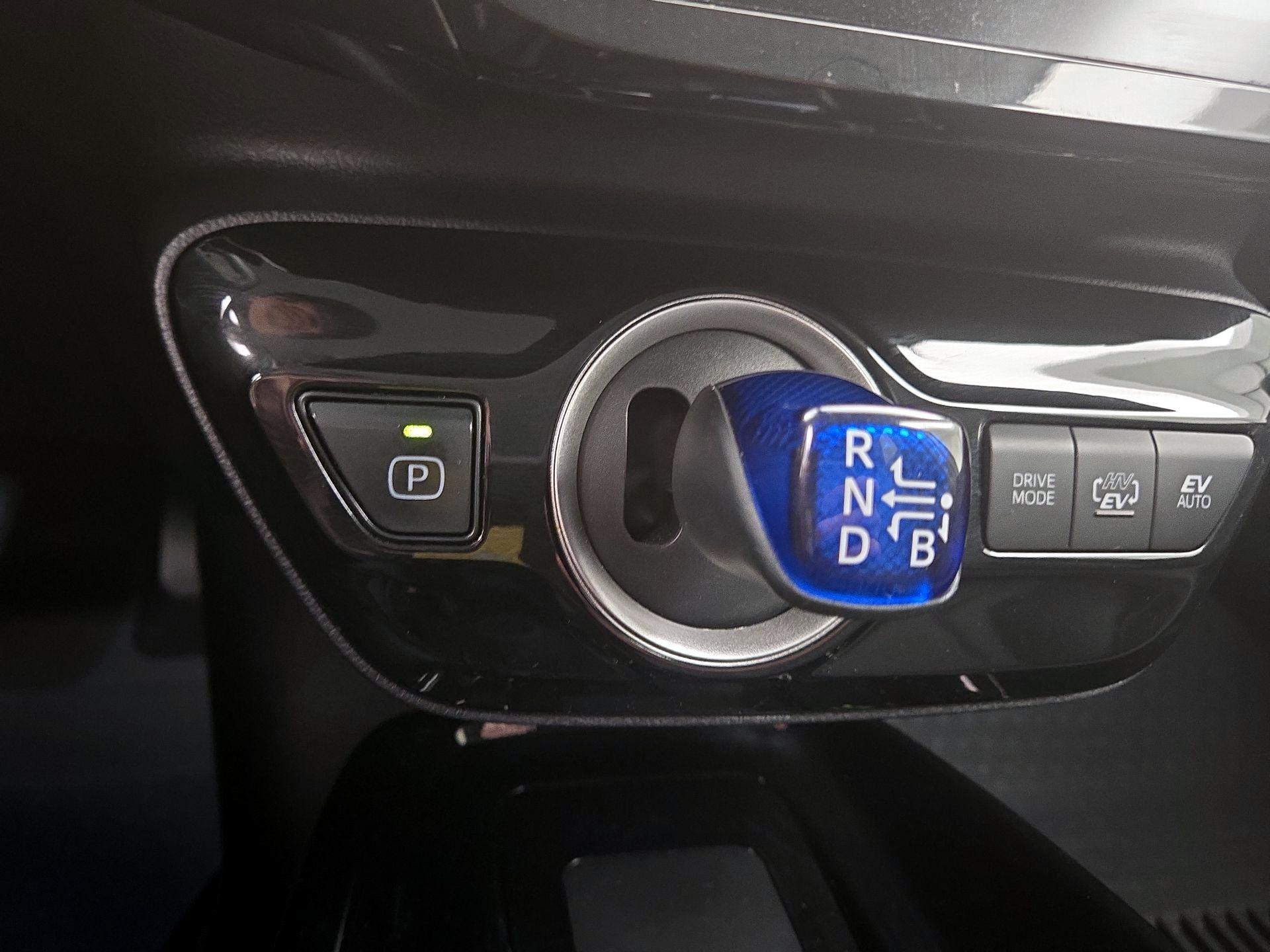 Thumbnail: 2022 Toyota Prius Prime - 18