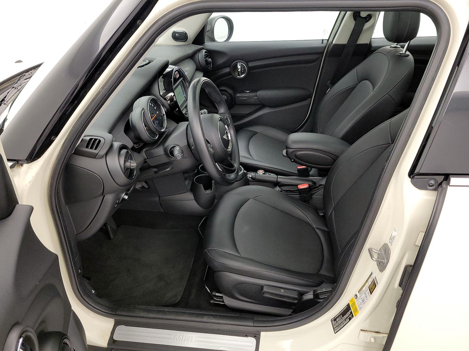Thumbnail: 2016 MINI Cooper Hardtop - 11