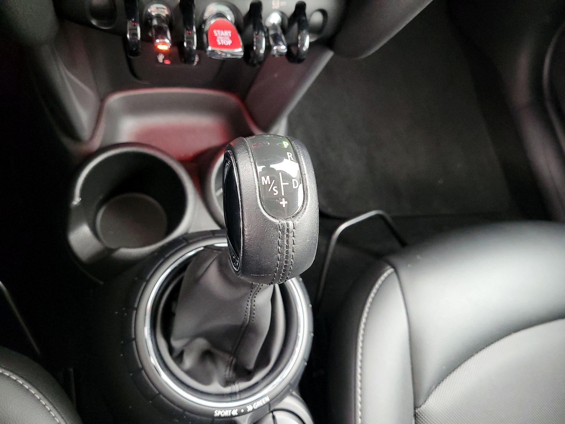 Thumbnail: 2016 MINI Cooper Hardtop - 17