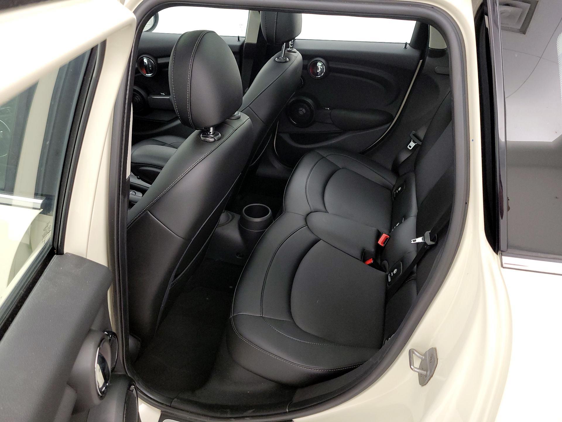 Thumbnail: 2016 MINI Cooper Hardtop - 20