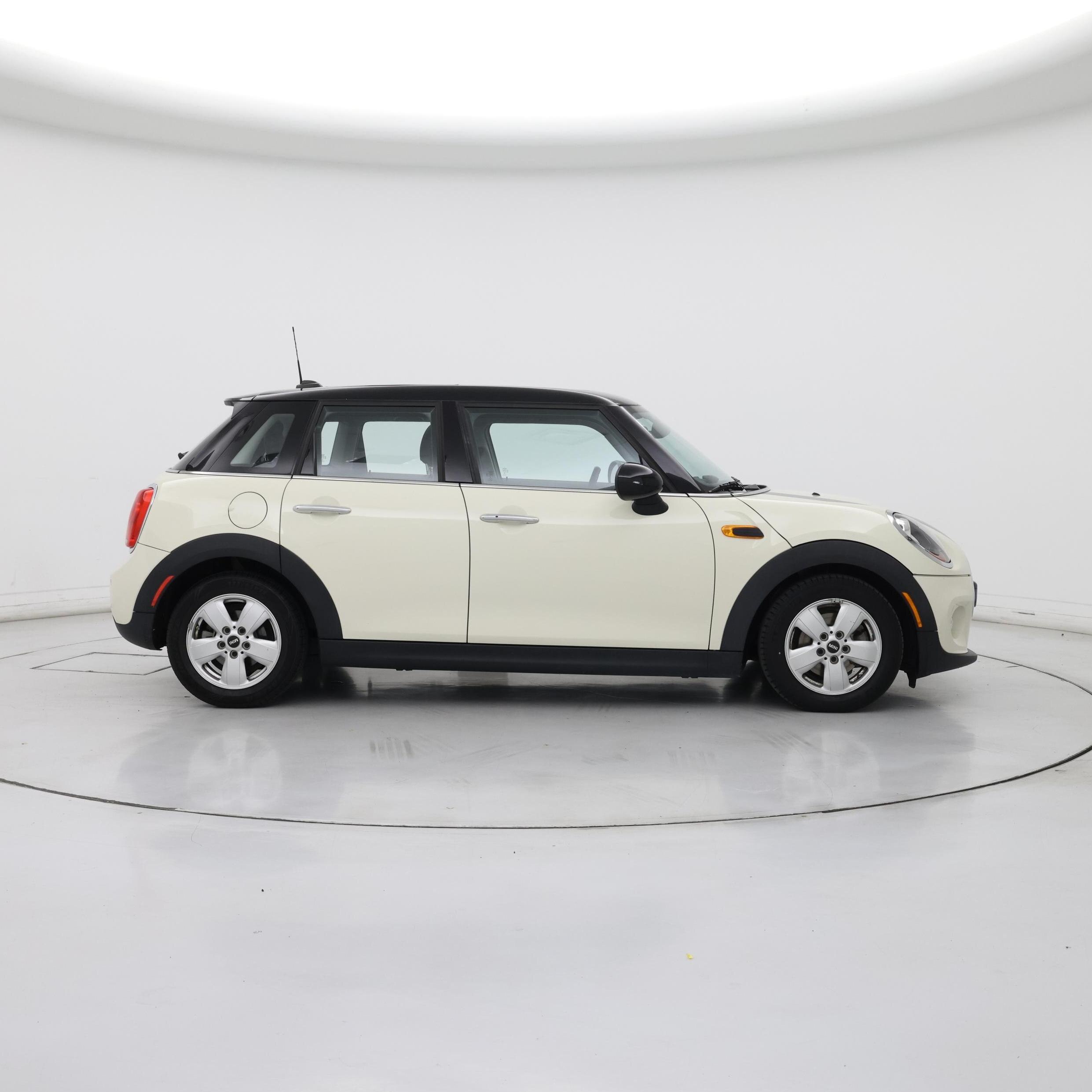 Thumbnail: 2016 MINI Cooper Hardtop - 7