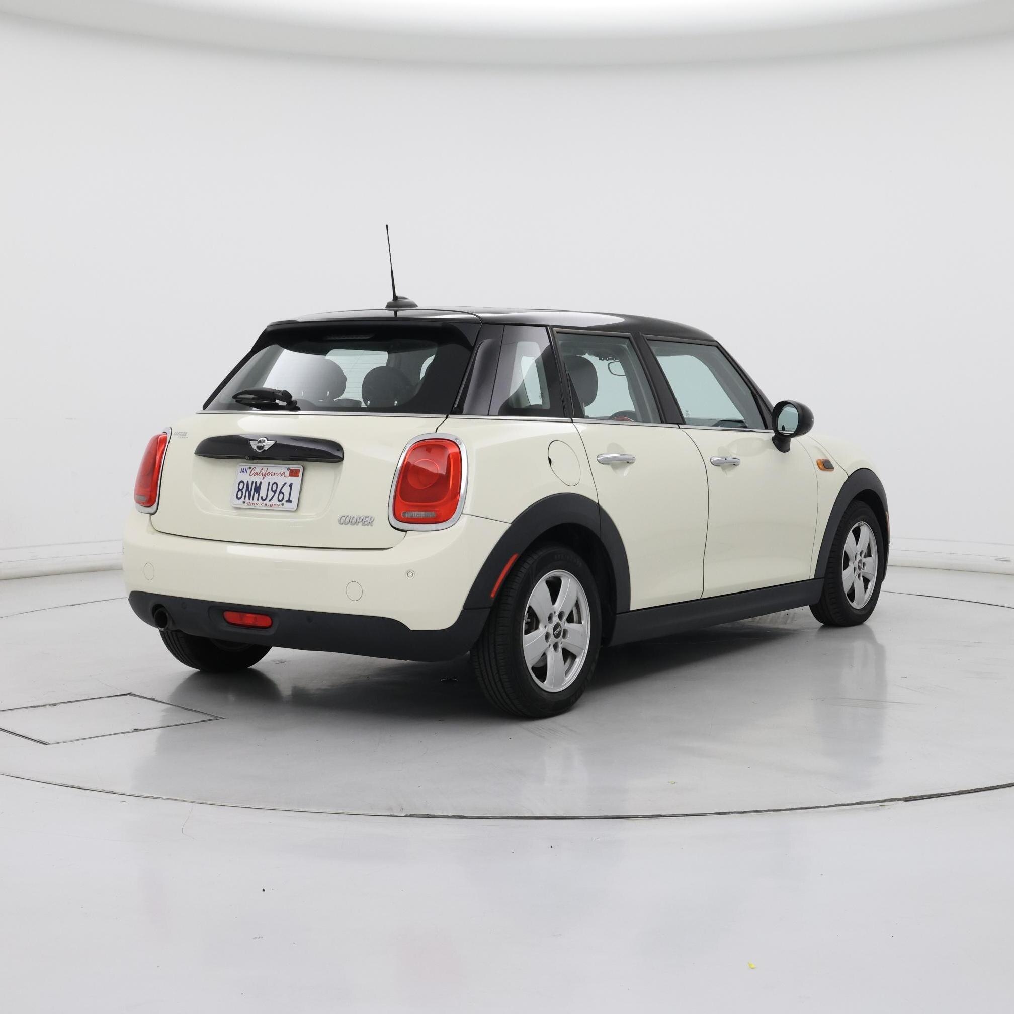 Thumbnail: 2016 MINI Cooper Hardtop - 8