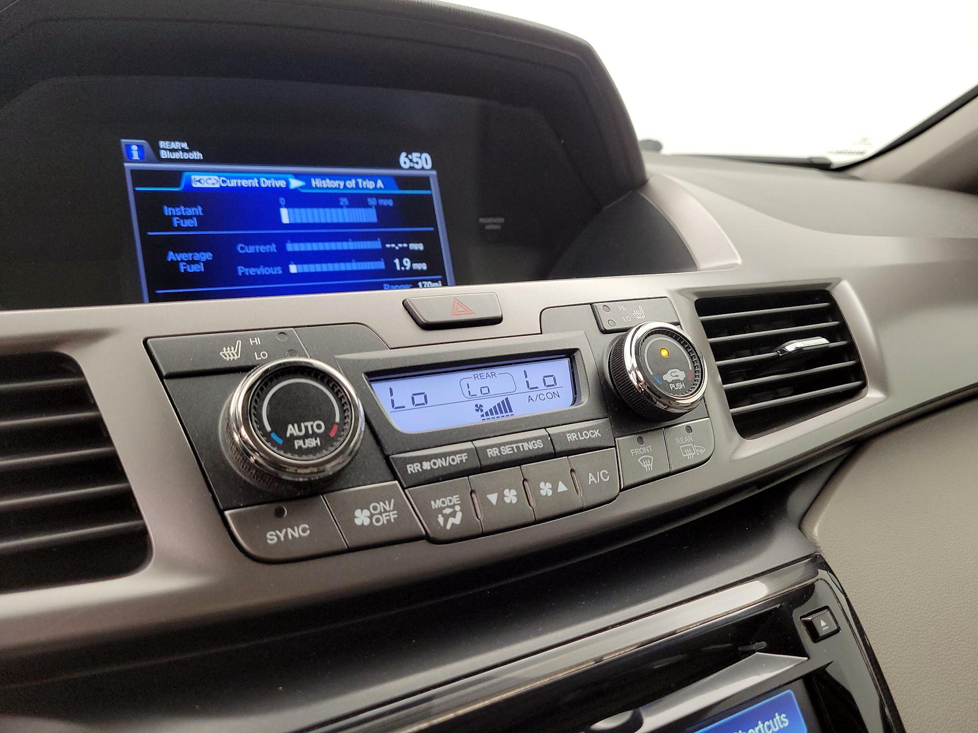 Thumbnail: 2015 Honda Odyssey - 16
