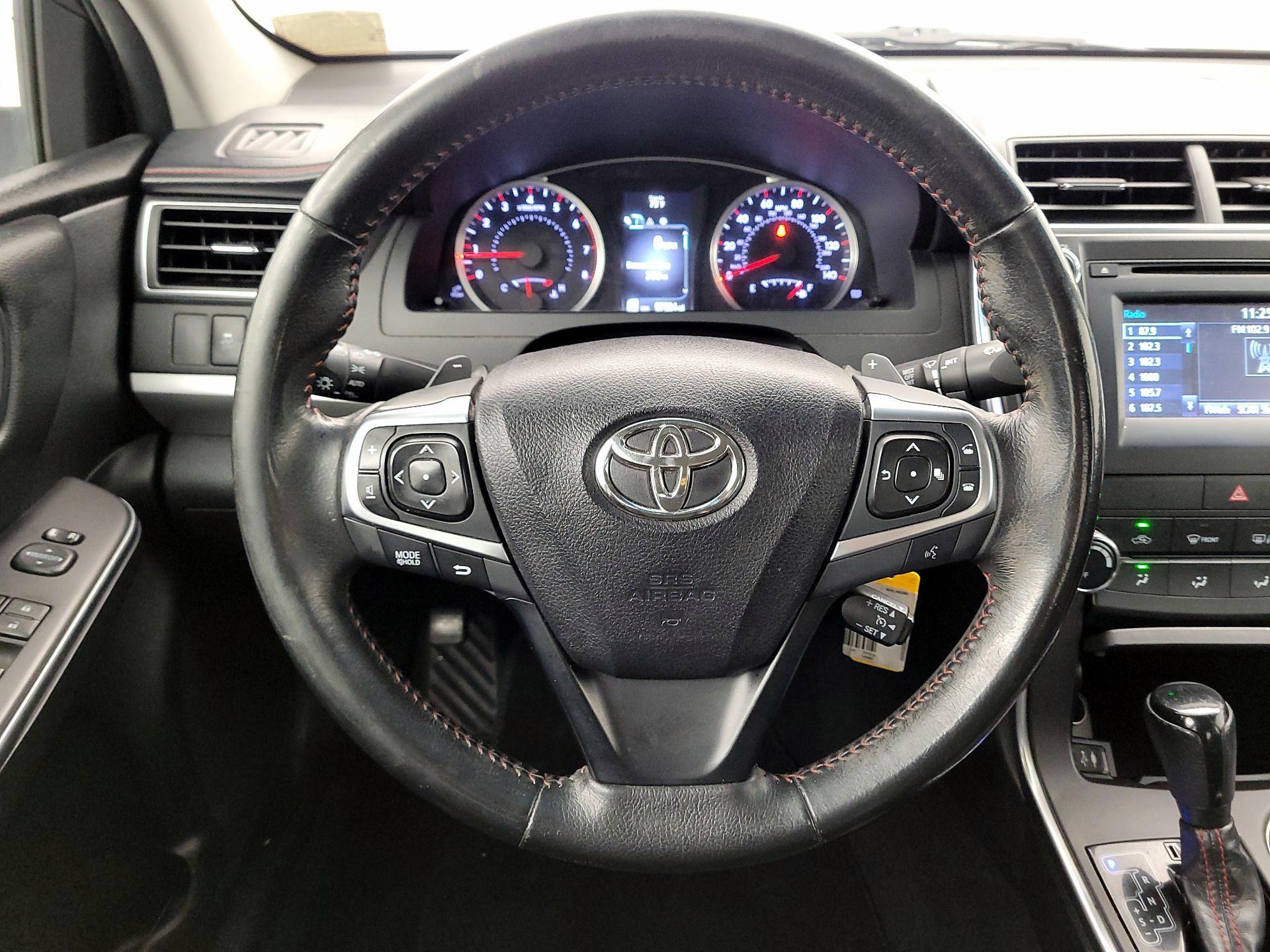 Thumbnail: 2016 Toyota Camry - 10