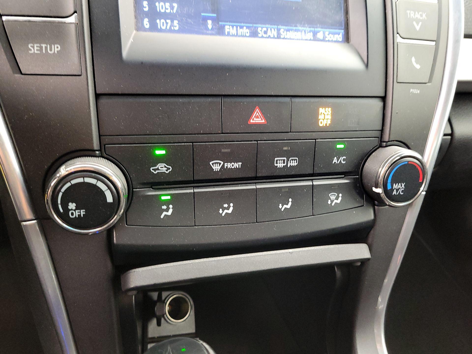 Thumbnail: 2016 Toyota Camry - 16