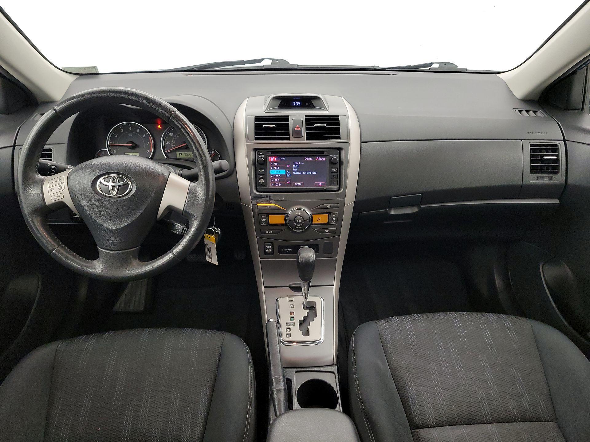 Thumbnail: 2013 Toyota Corolla - 9