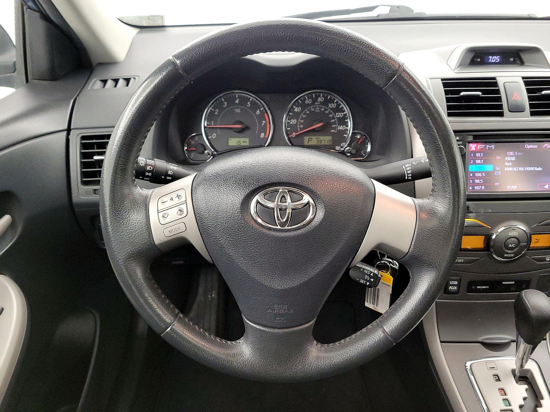 Thumbnail: 2013 Toyota Corolla - 10