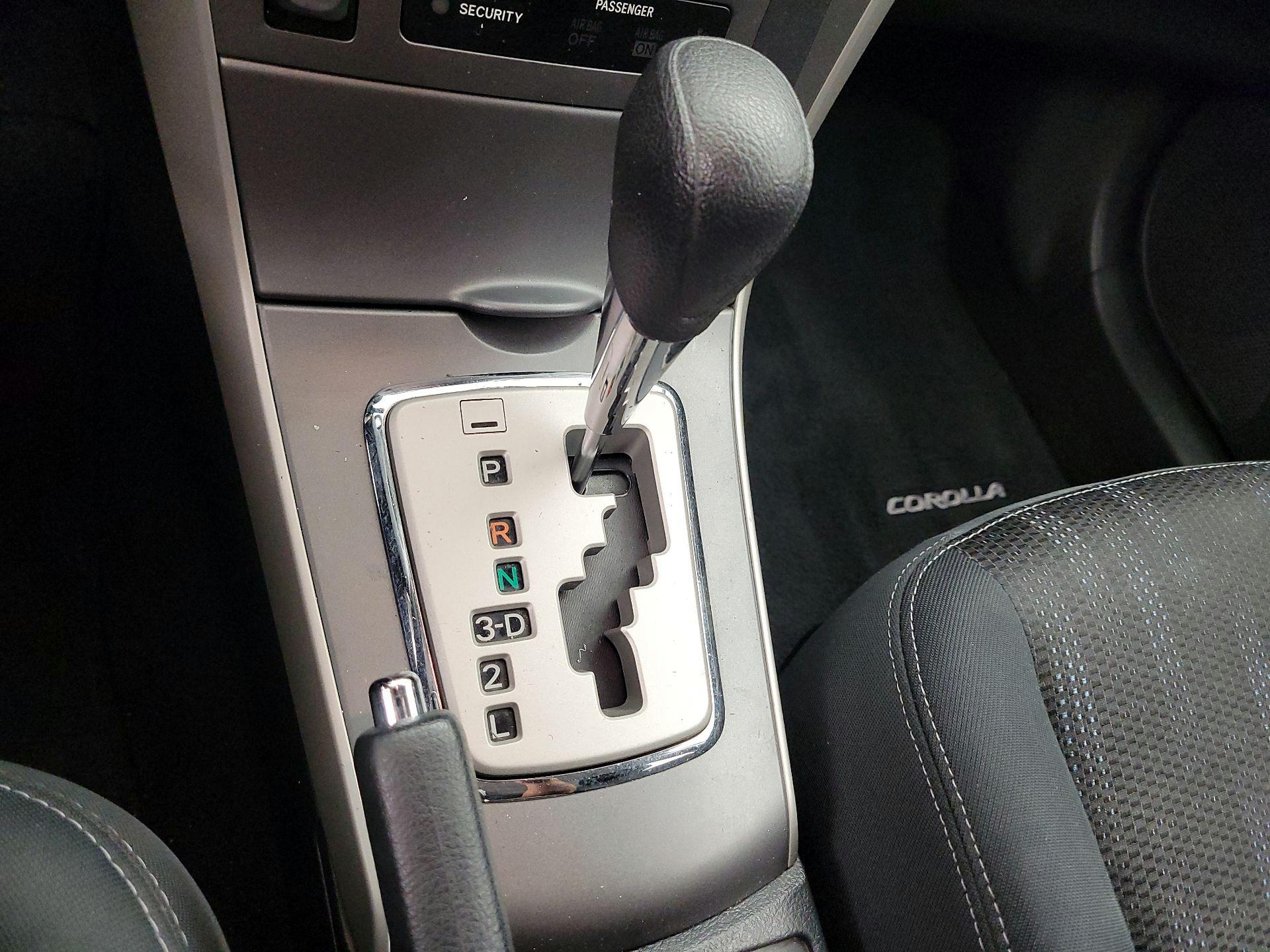 Thumbnail: 2013 Toyota Corolla - 16