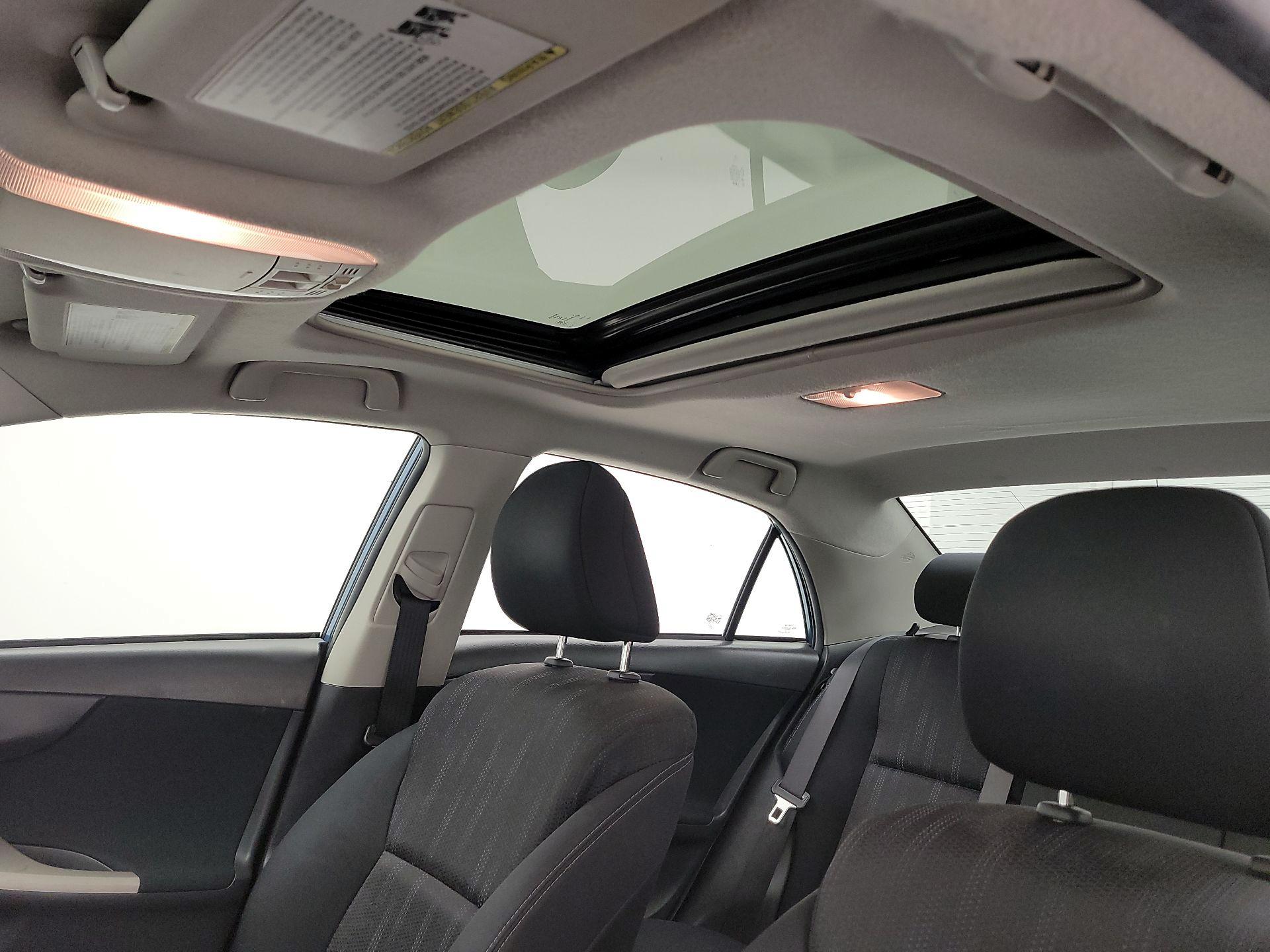Thumbnail: 2013 Toyota Corolla - 18