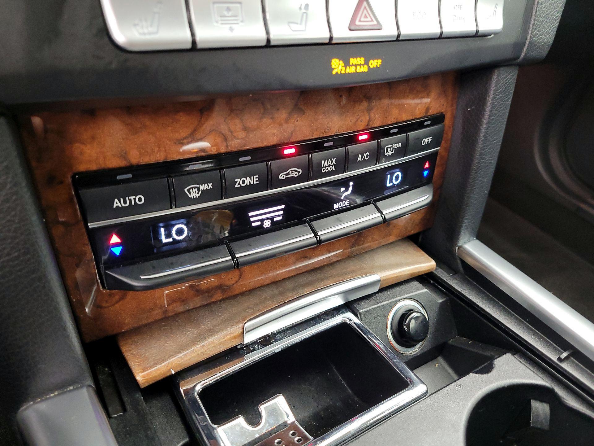 Thumbnail: 2014 Mercedes-Benz E-Class - 16