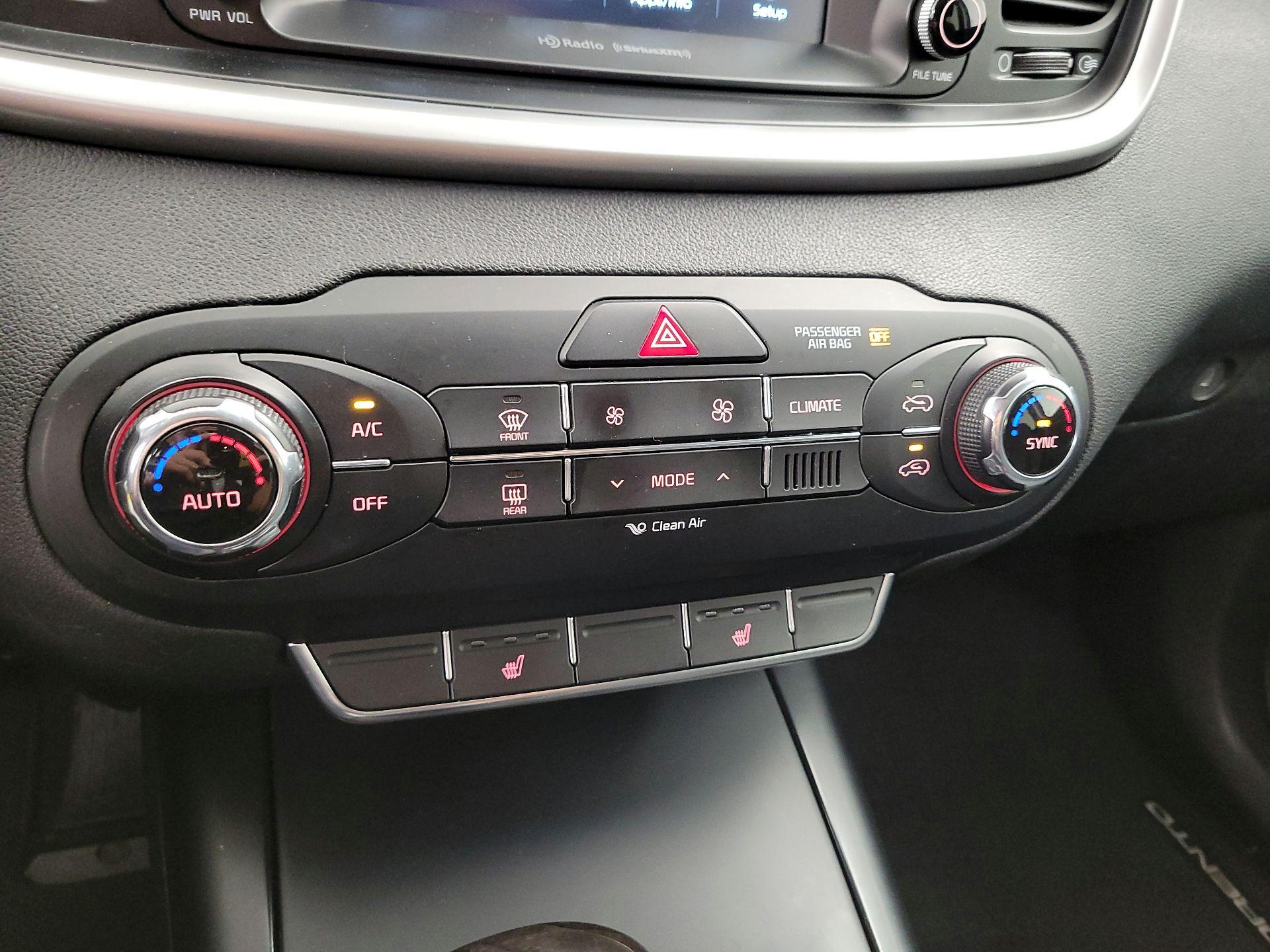 Thumbnail: 2017 Kia Sorento - 16