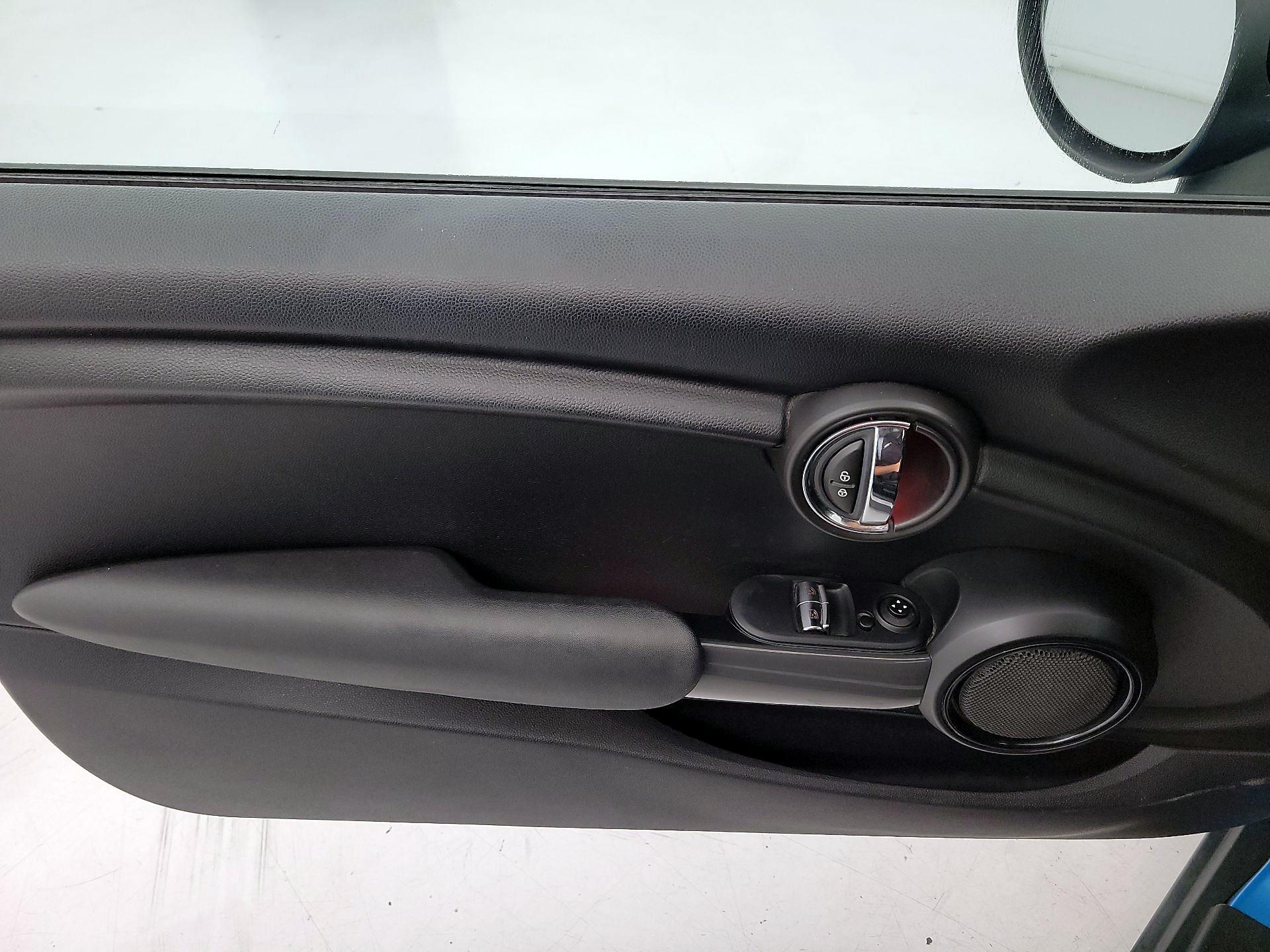 Thumbnail: 2016 MINI Cooper Hardtop - 12