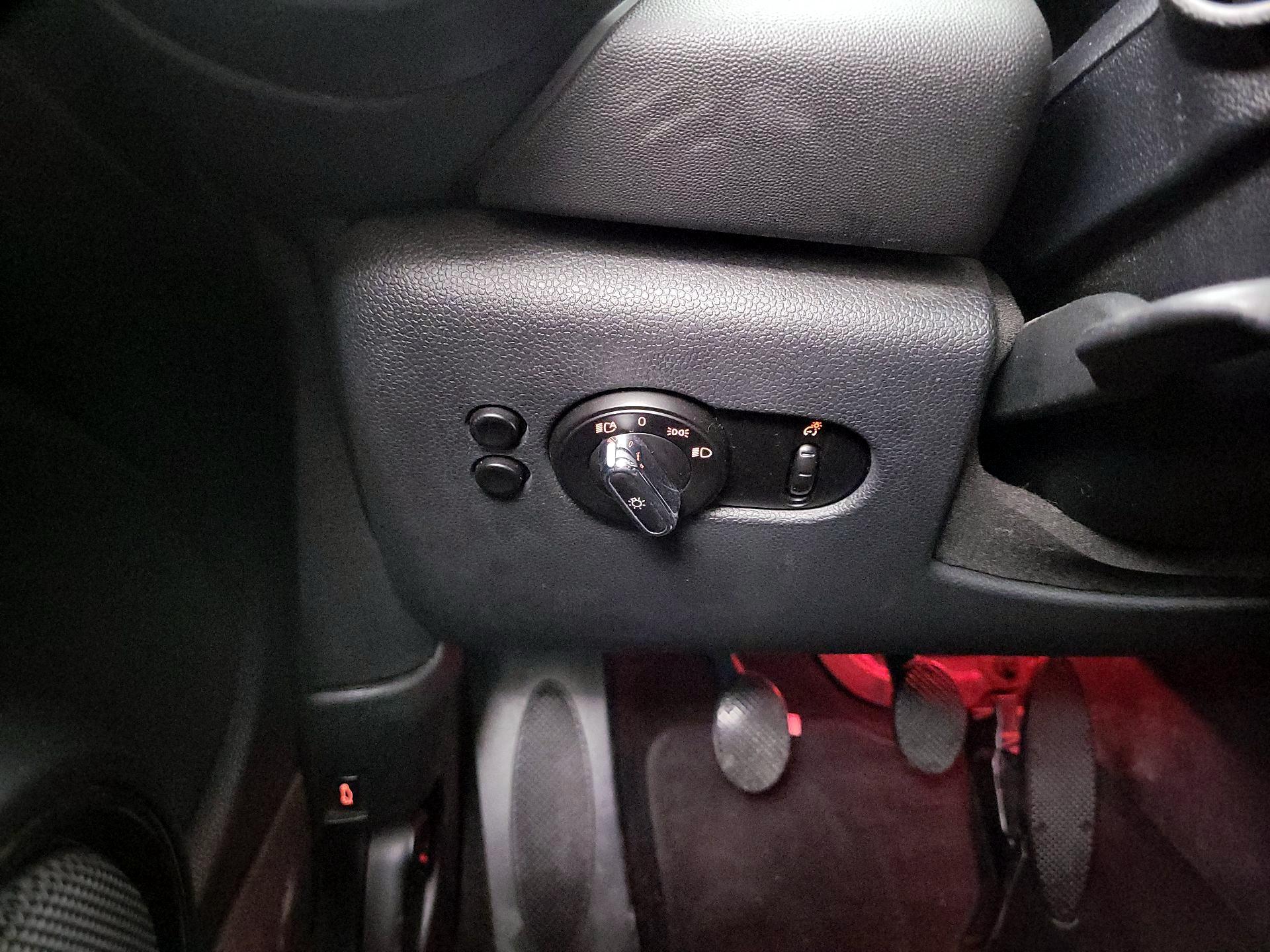 Thumbnail: 2016 MINI Cooper Hardtop - 13