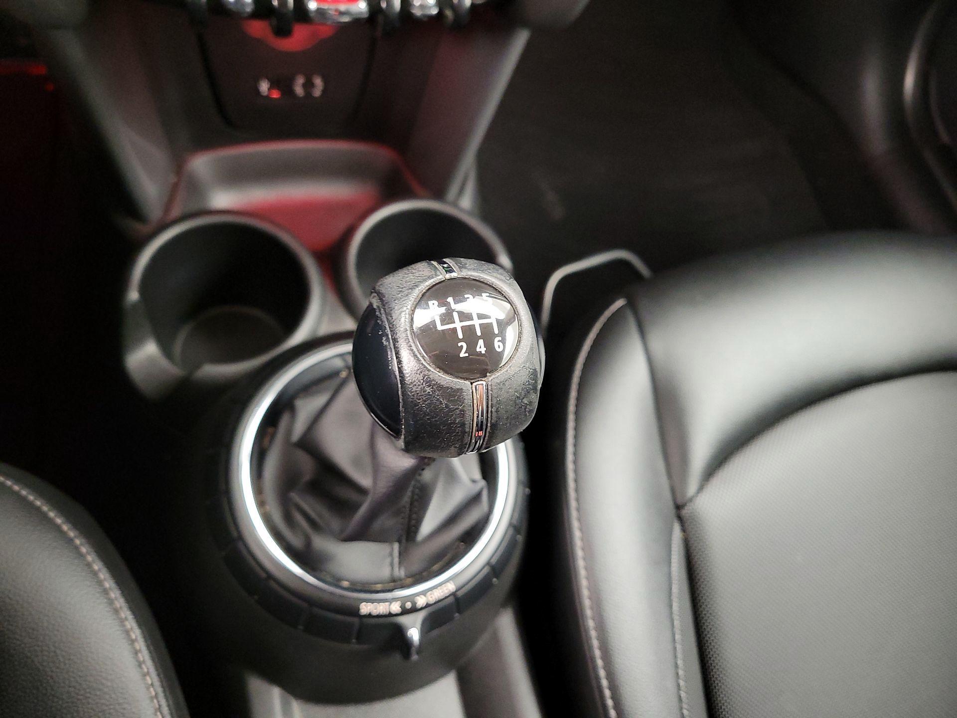 Thumbnail: 2016 MINI Cooper Hardtop - 16