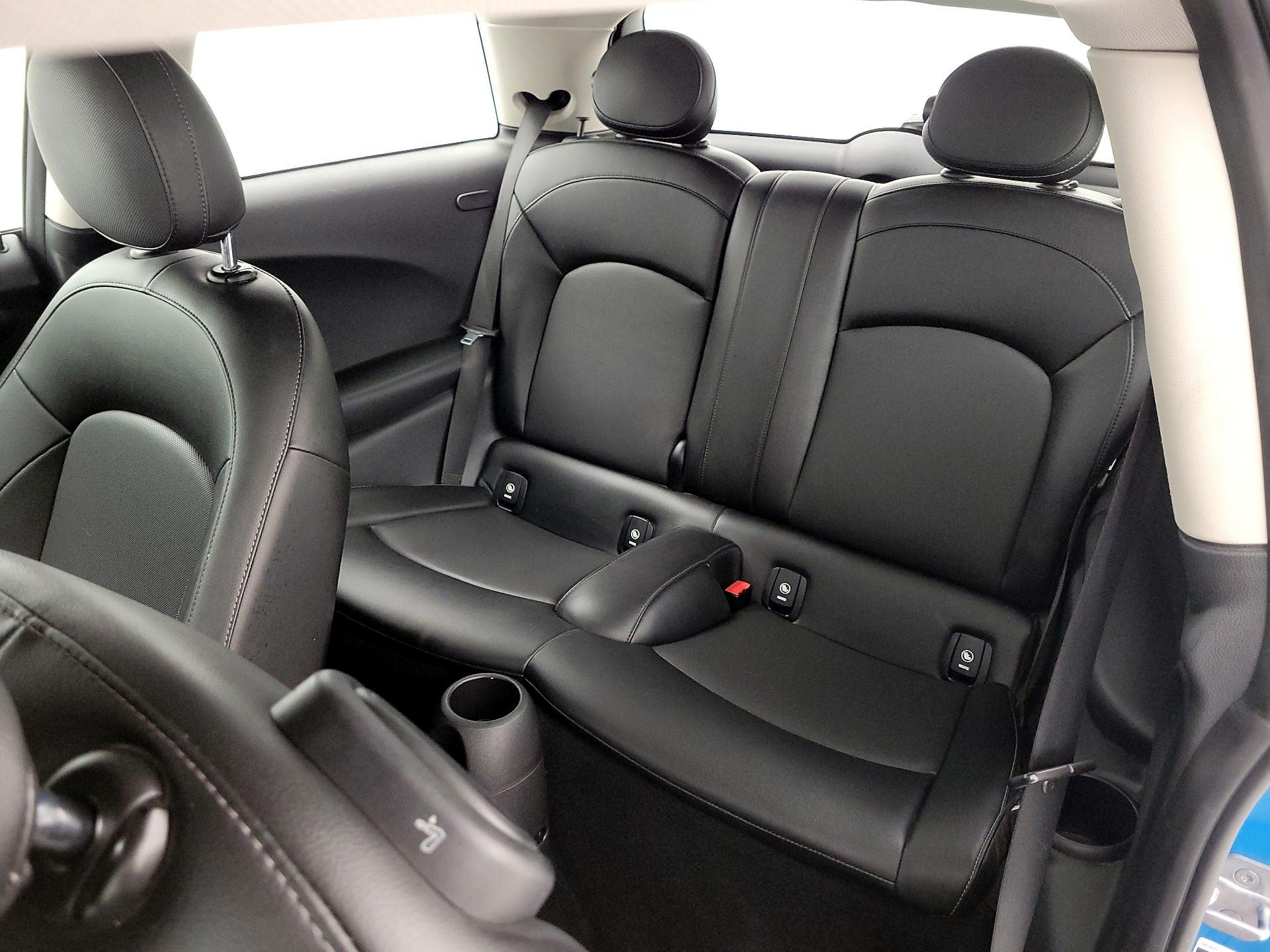 Thumbnail: 2016 MINI Cooper Hardtop - 18