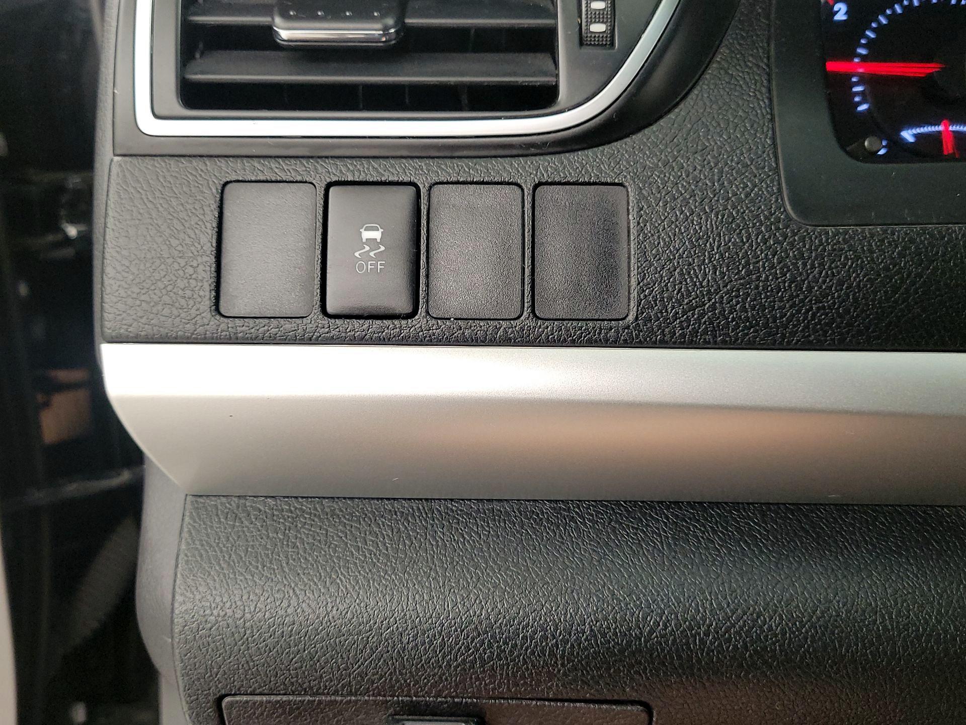 Thumbnail: 2015 Toyota Camry - 13