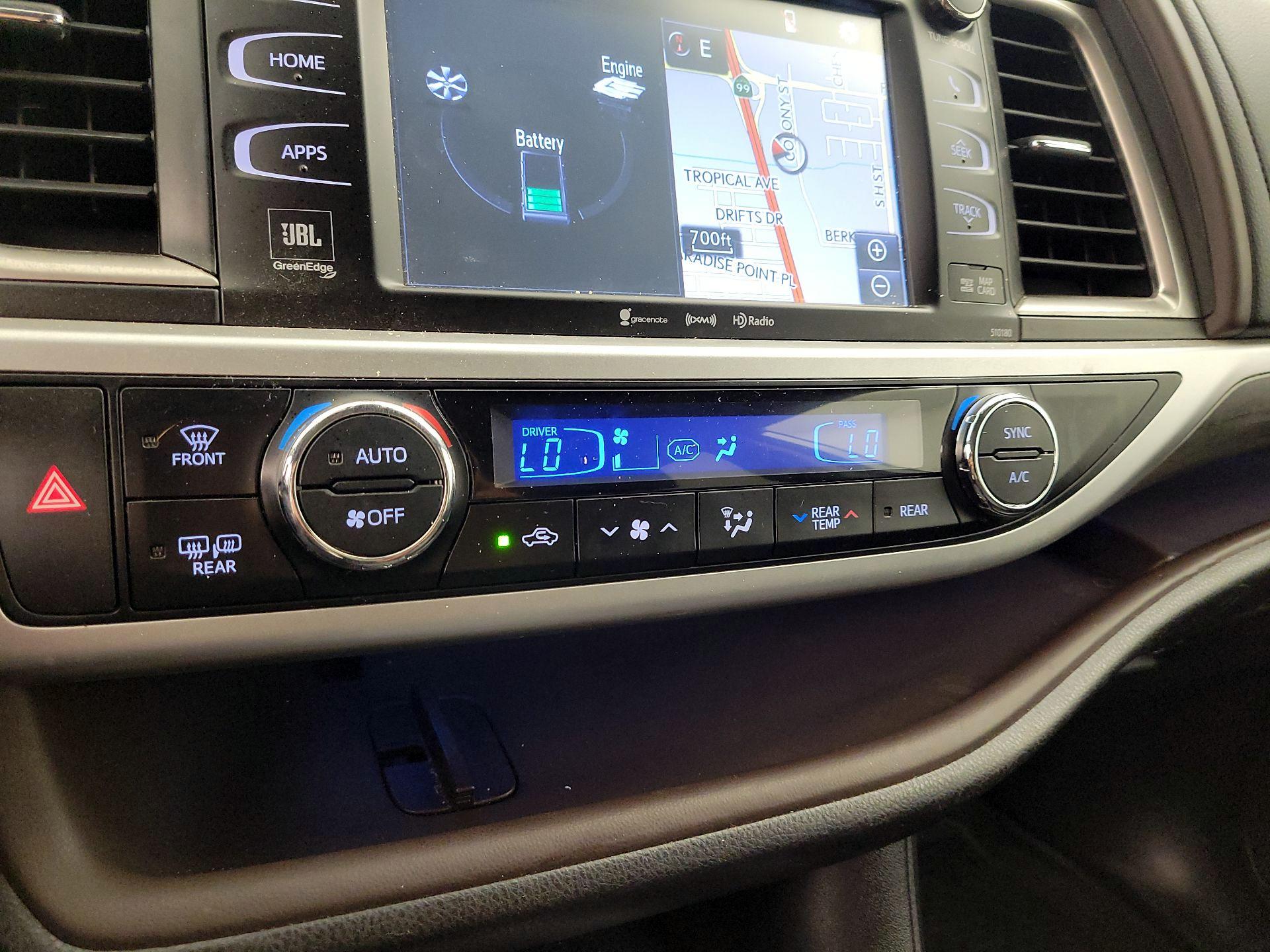 Thumbnail: 2018 Toyota Highlander - 17