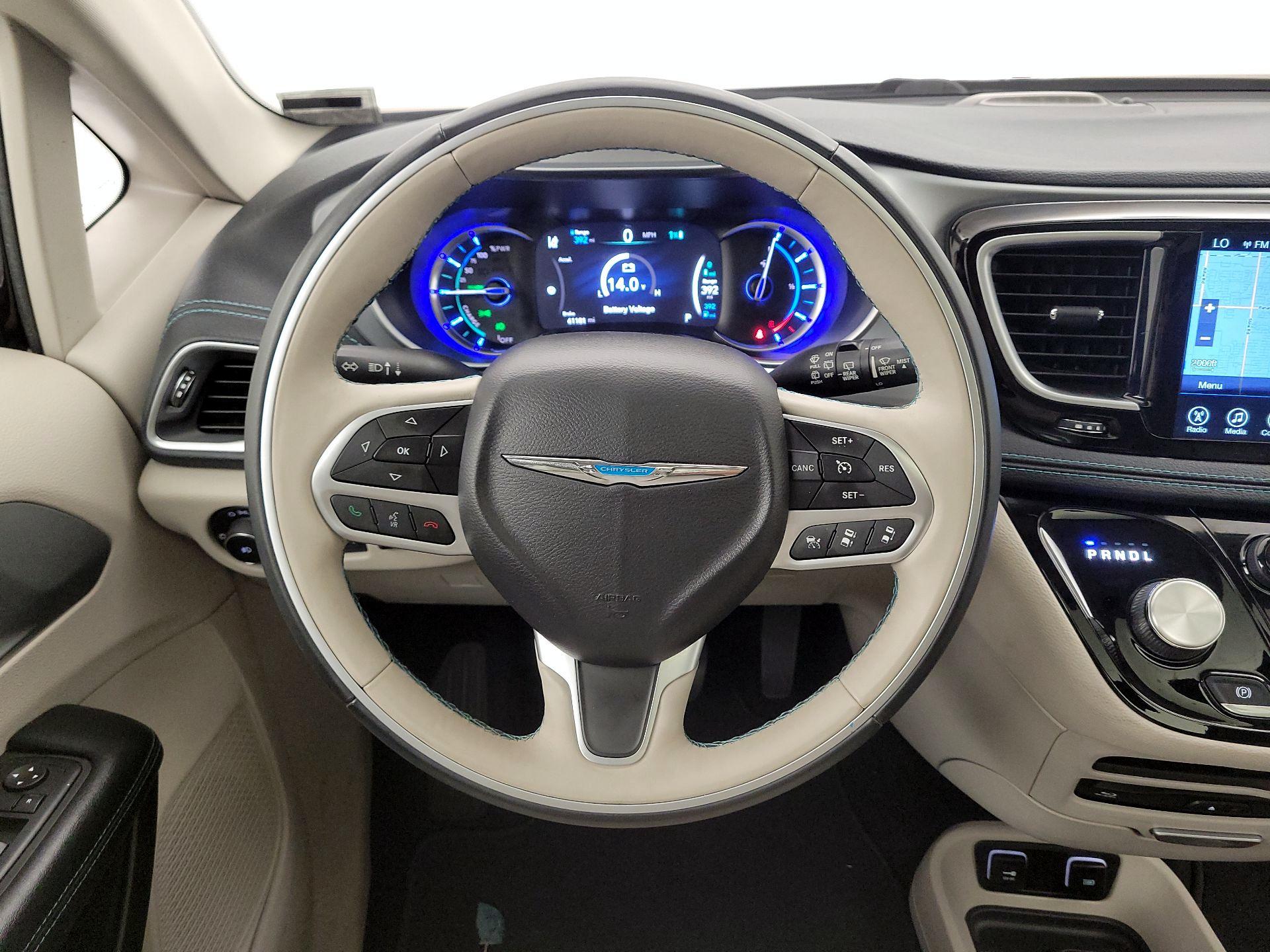 Thumbnail: 2017 Chrysler Pacifica - 10