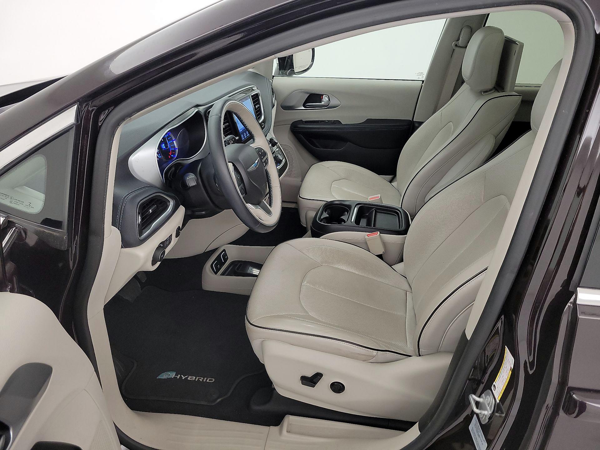 Thumbnail: 2017 Chrysler Pacifica - 11