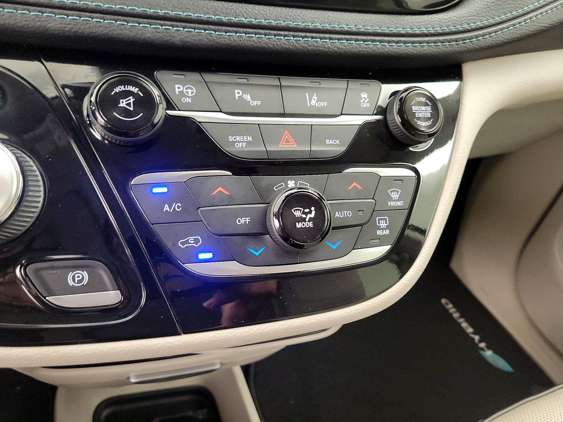 Thumbnail: 2017 Chrysler Pacifica - 17
