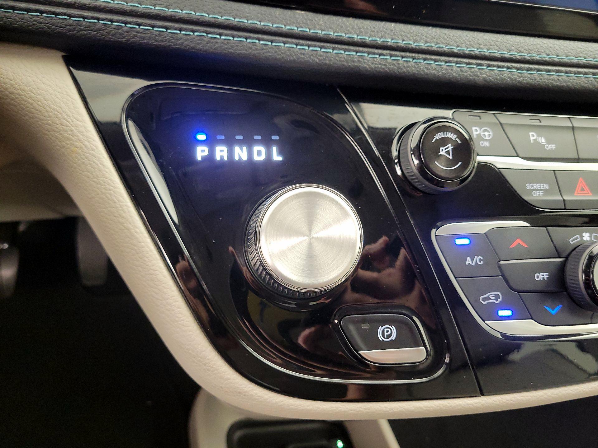 Thumbnail: 2017 Chrysler Pacifica - 18