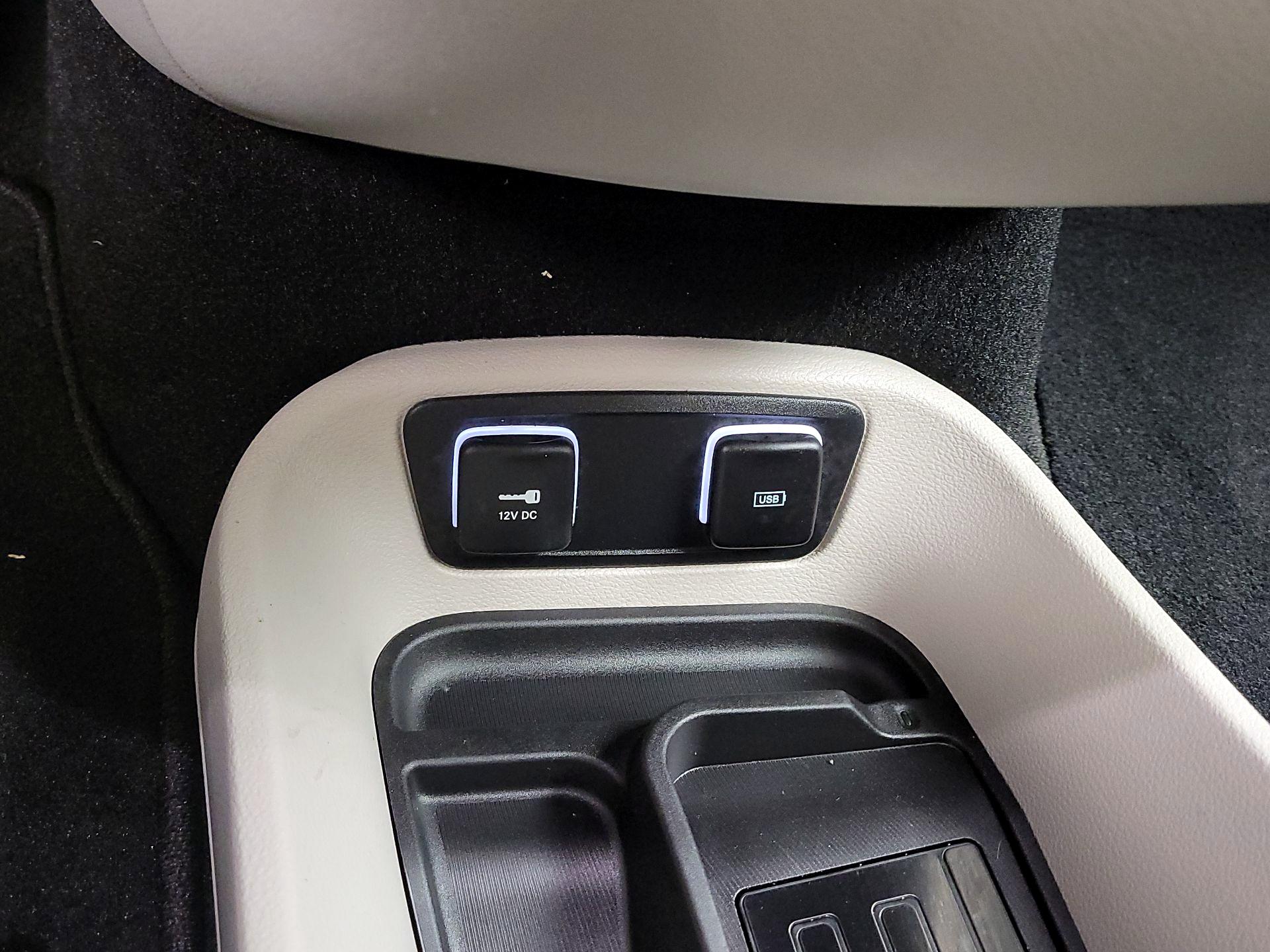 Thumbnail: 2017 Chrysler Pacifica - 19