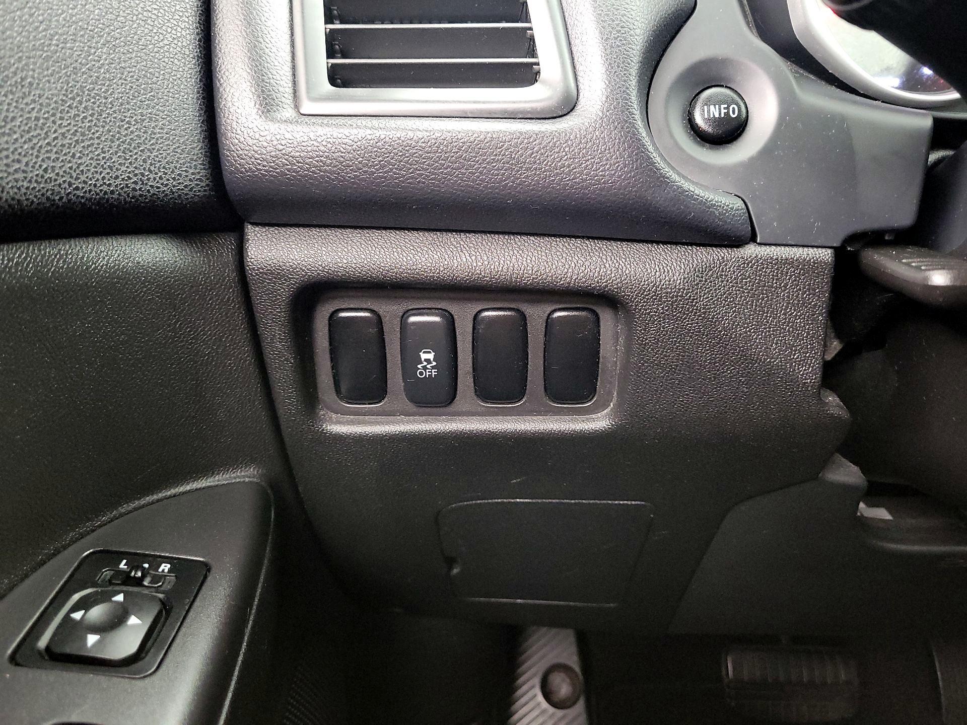 Thumbnail: 2015 Mitsubishi Outlander Sport - 13