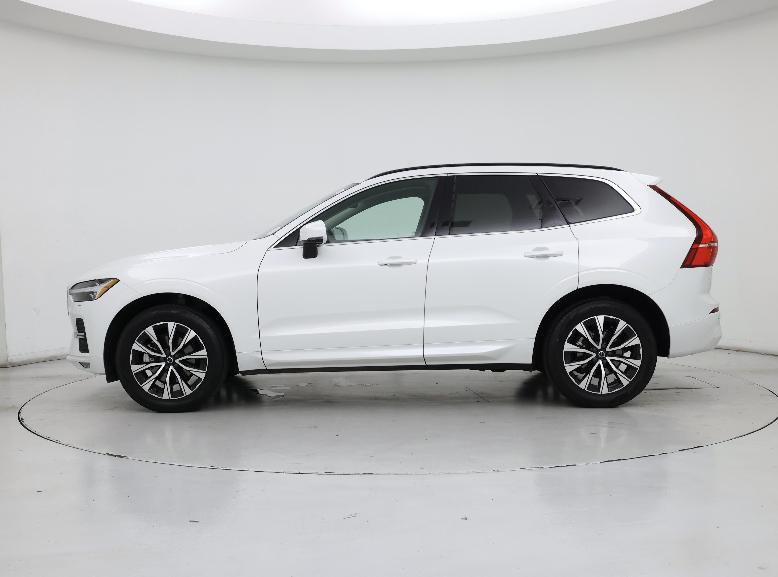 Thumbnail: 2023 Volvo XC60 - 3