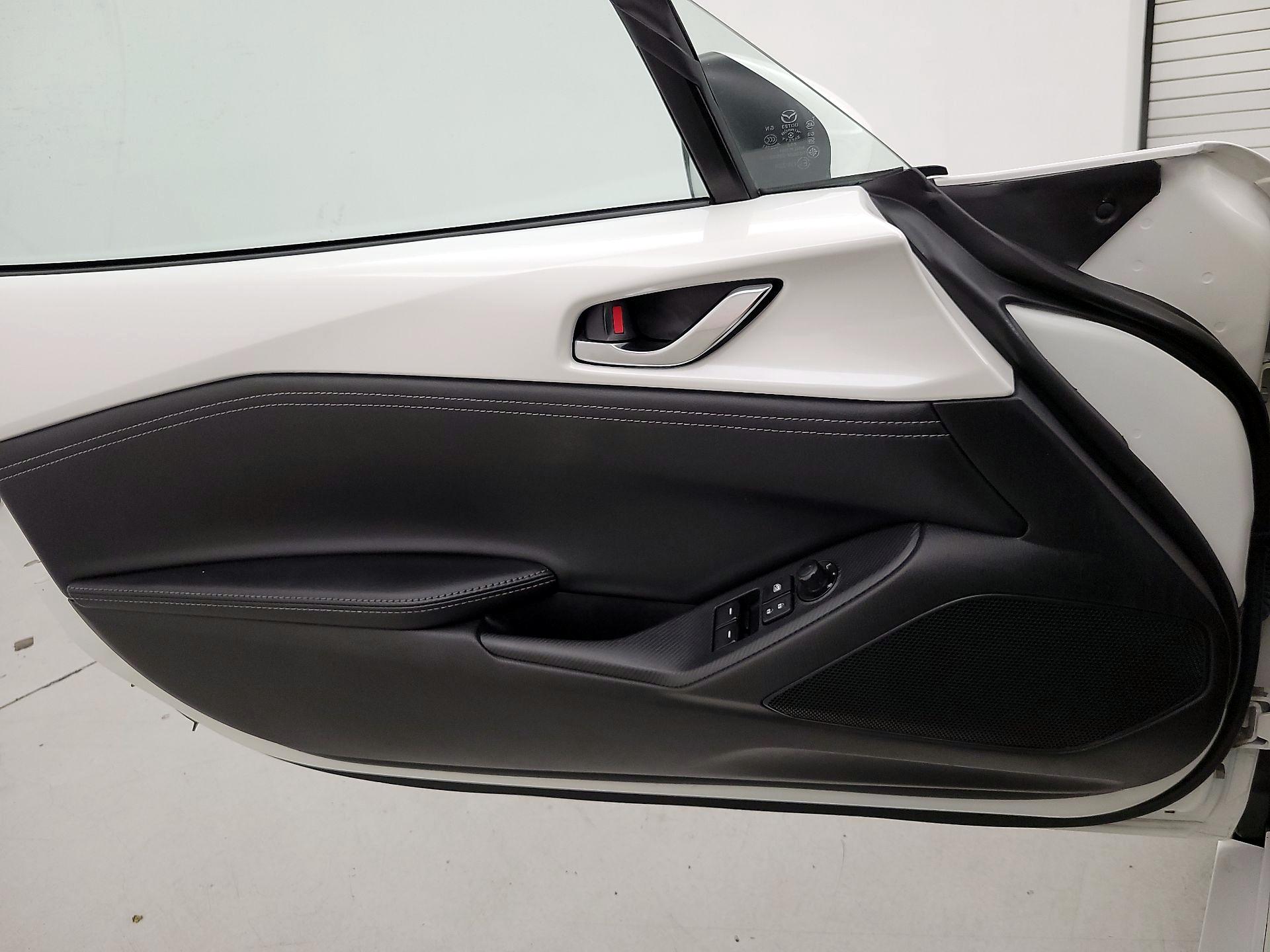 Thumbnail: 2021 Mazda MX-5 Miata - 10