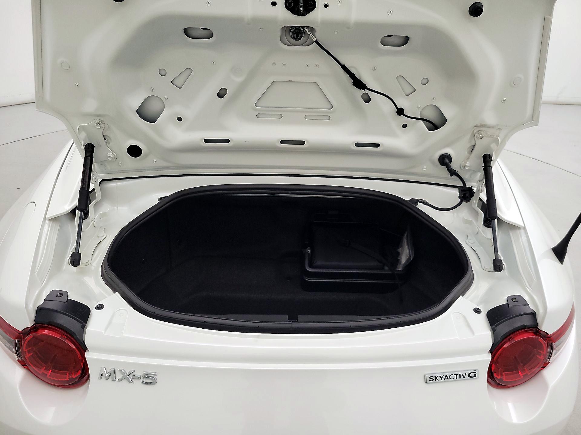 Thumbnail: 2021 Mazda MX-5 Miata - 18