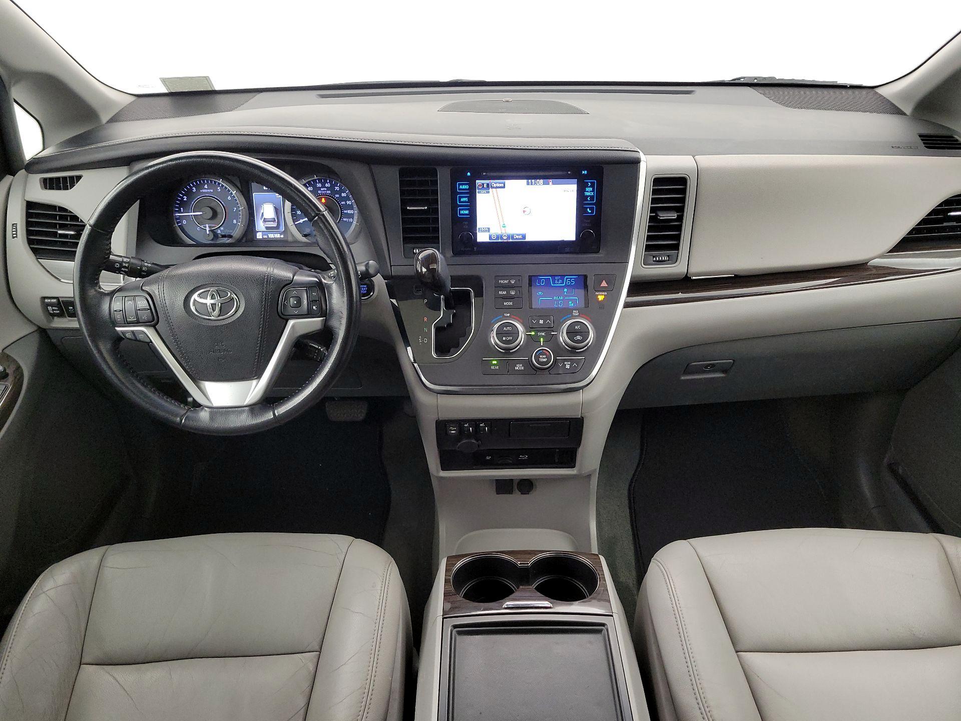 Thumbnail: 2015 Toyota Sienna - 9