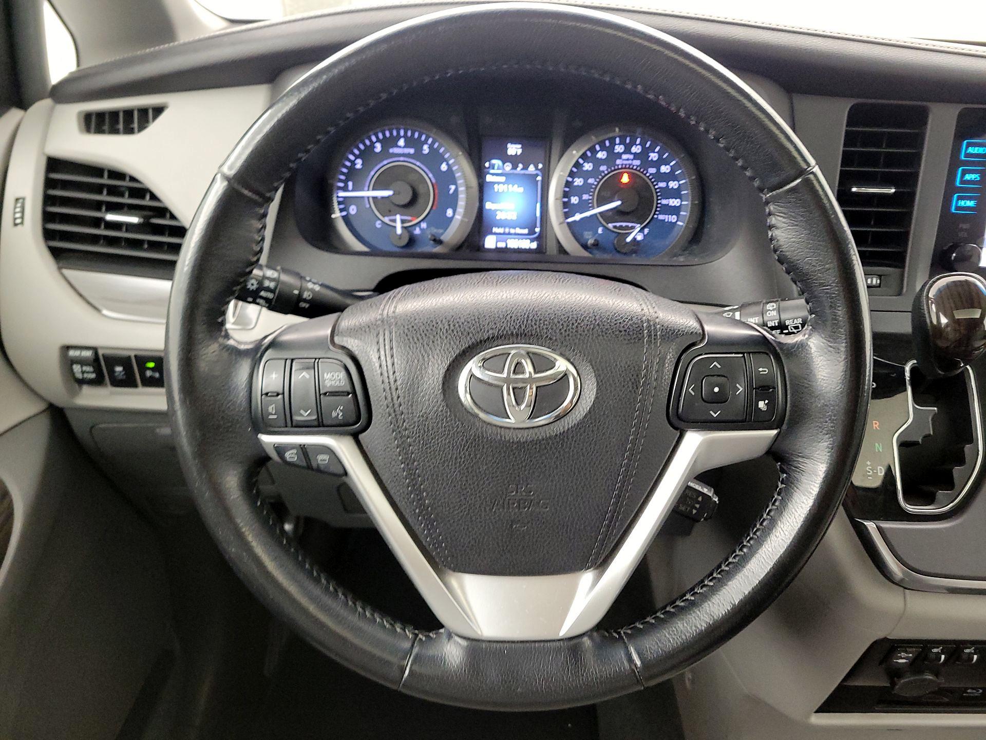 Thumbnail: 2015 Toyota Sienna - 10